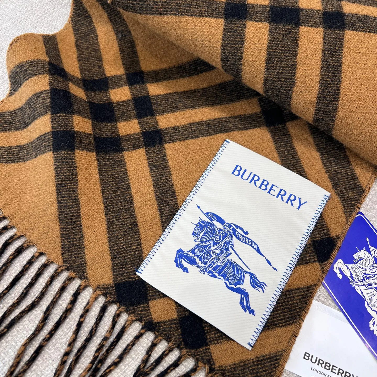 Шарфы Burberry 17945527