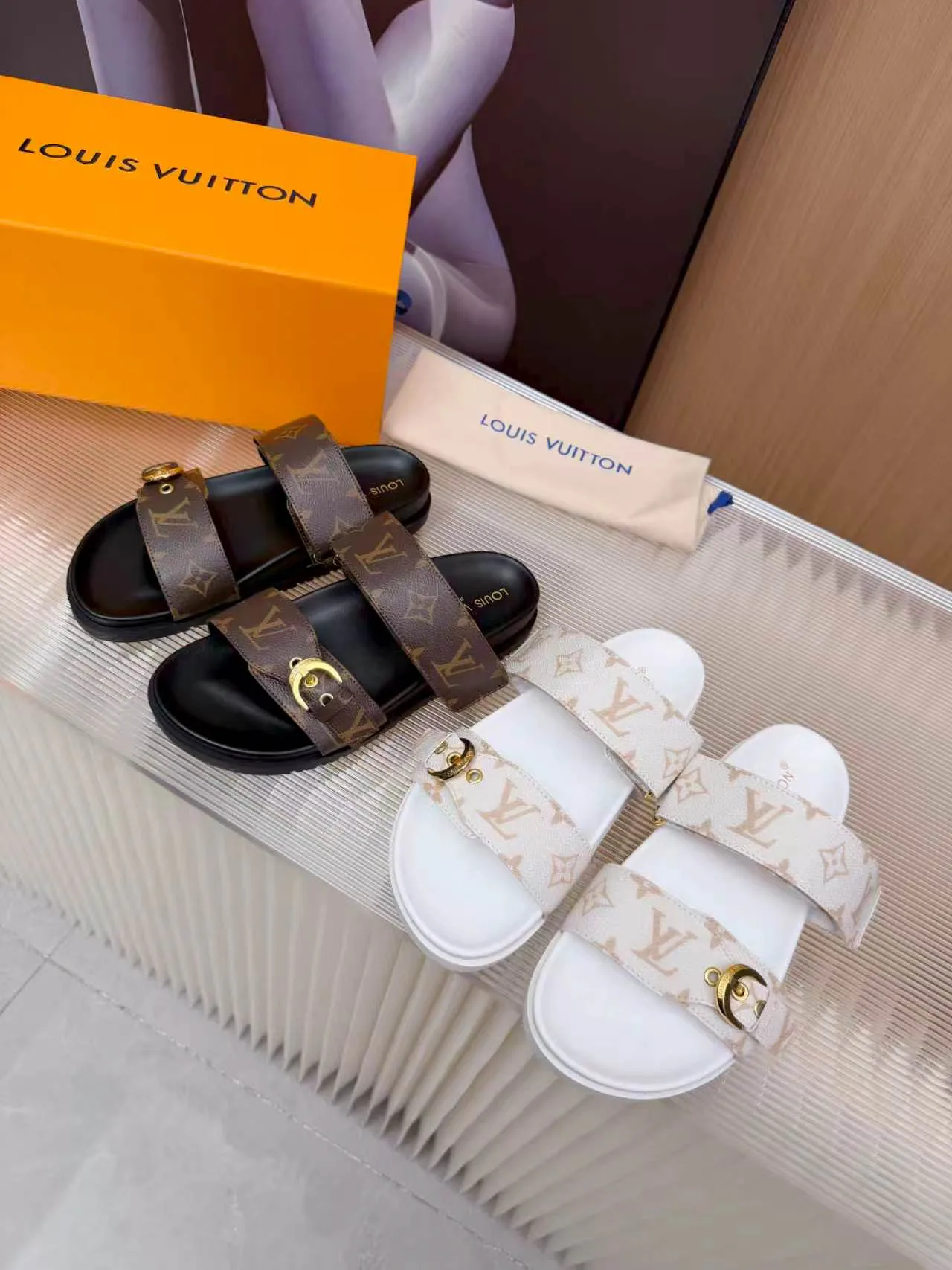 Шлепанцы Женские Louis Vuitton 11633029
