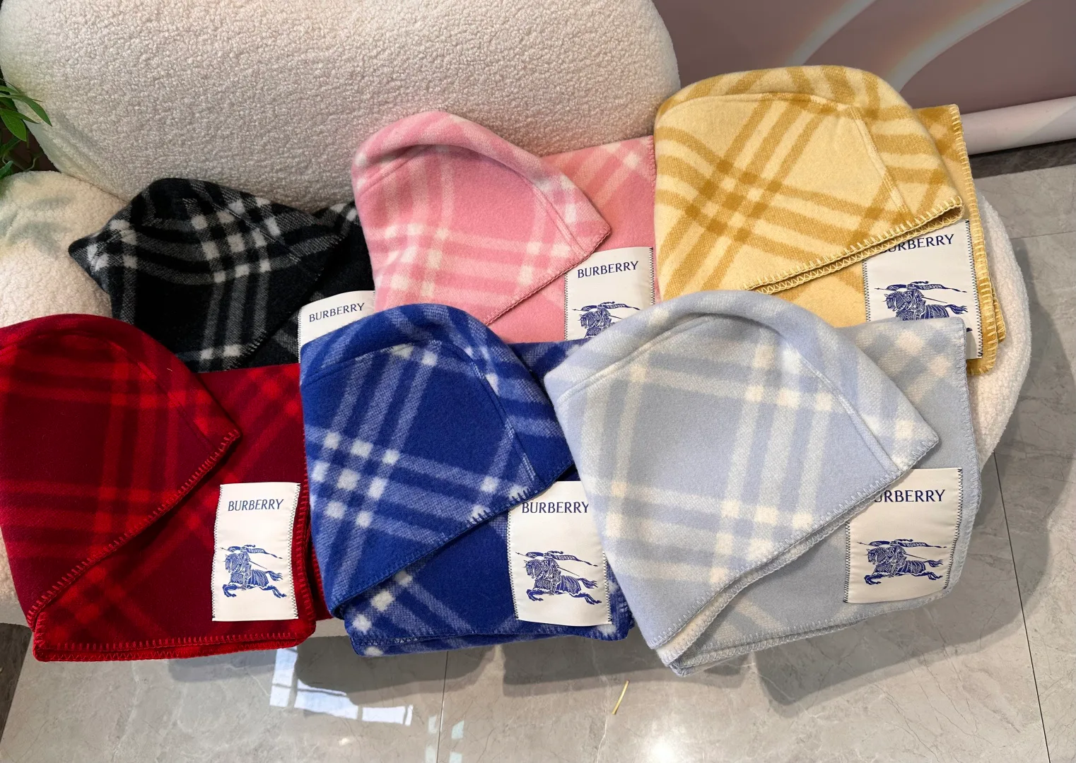 Шарфы Burberry 7065095
