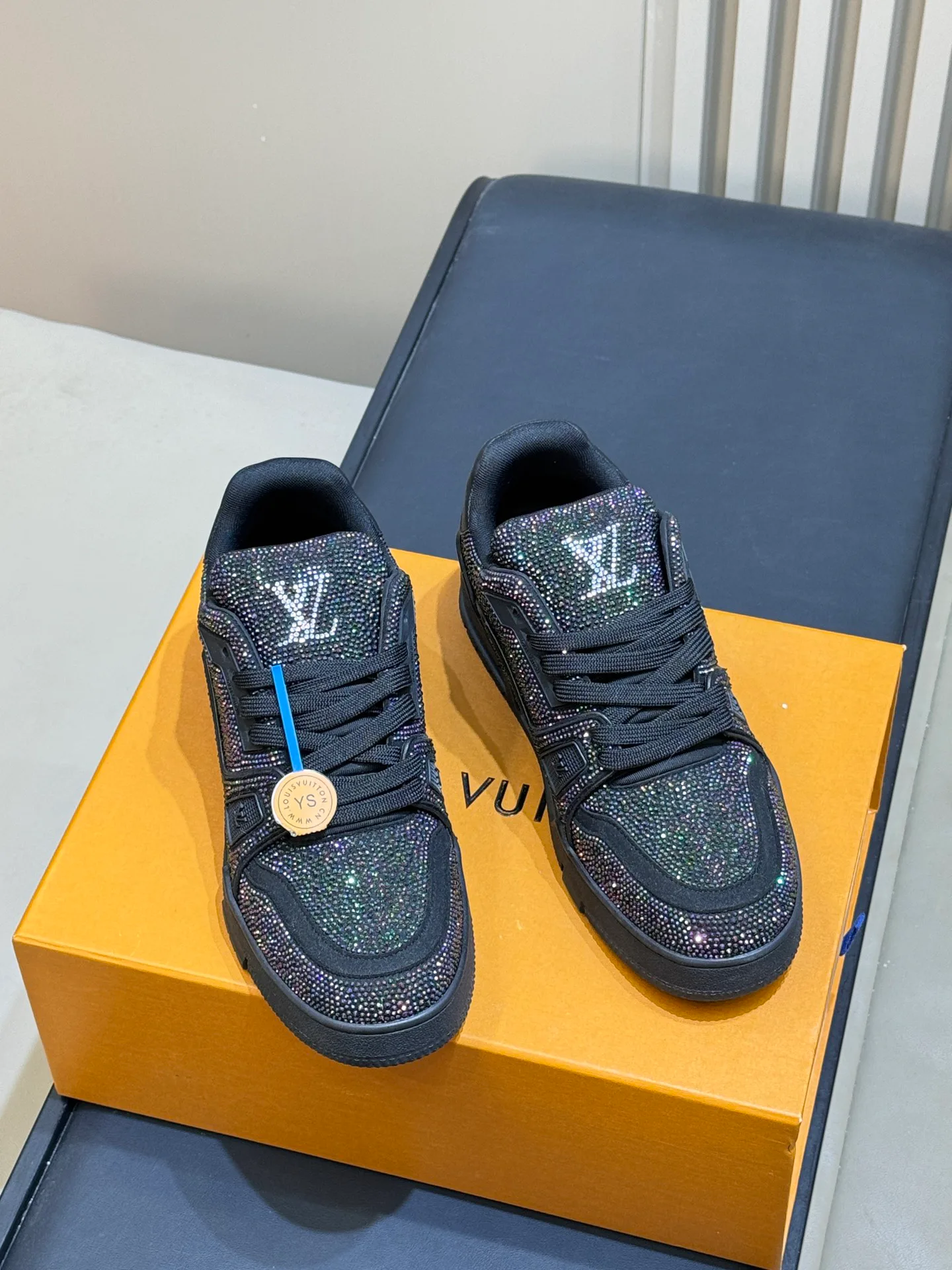 Кроссовки Женские Louis Vuitton 18073561