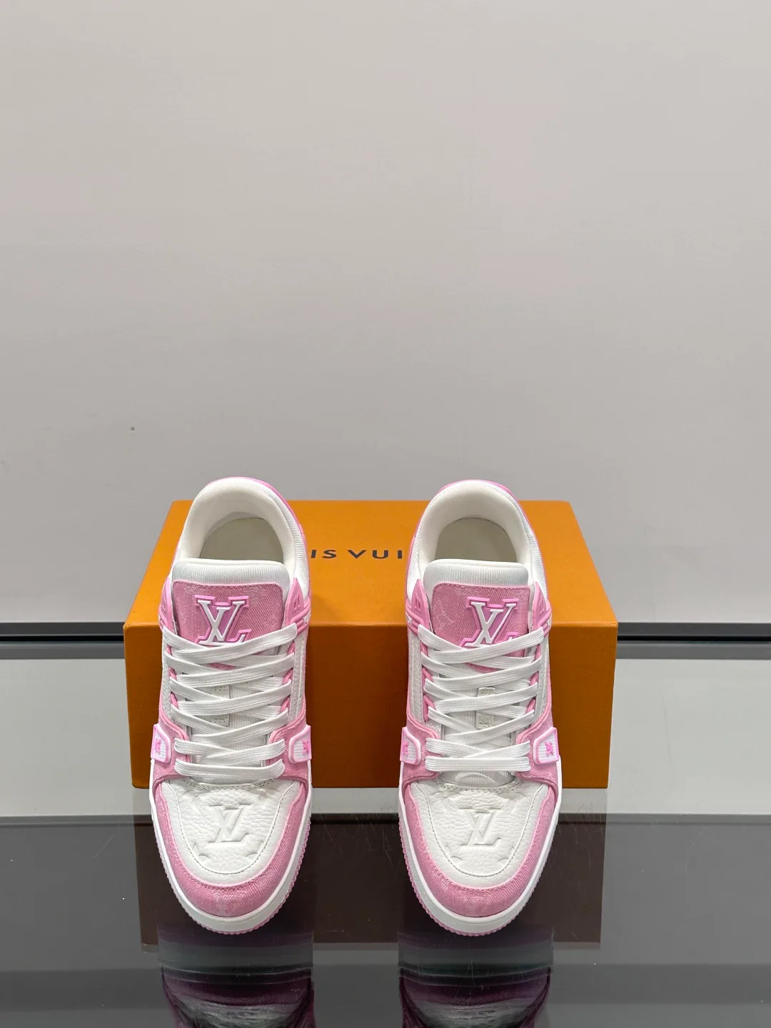 Кроссовки Женские Louis Vuitton 11602217