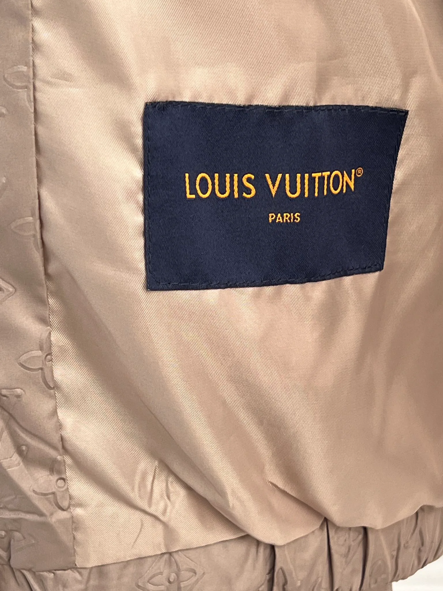 Куртки И Пуховики Женские Louis Vuitton 12842414