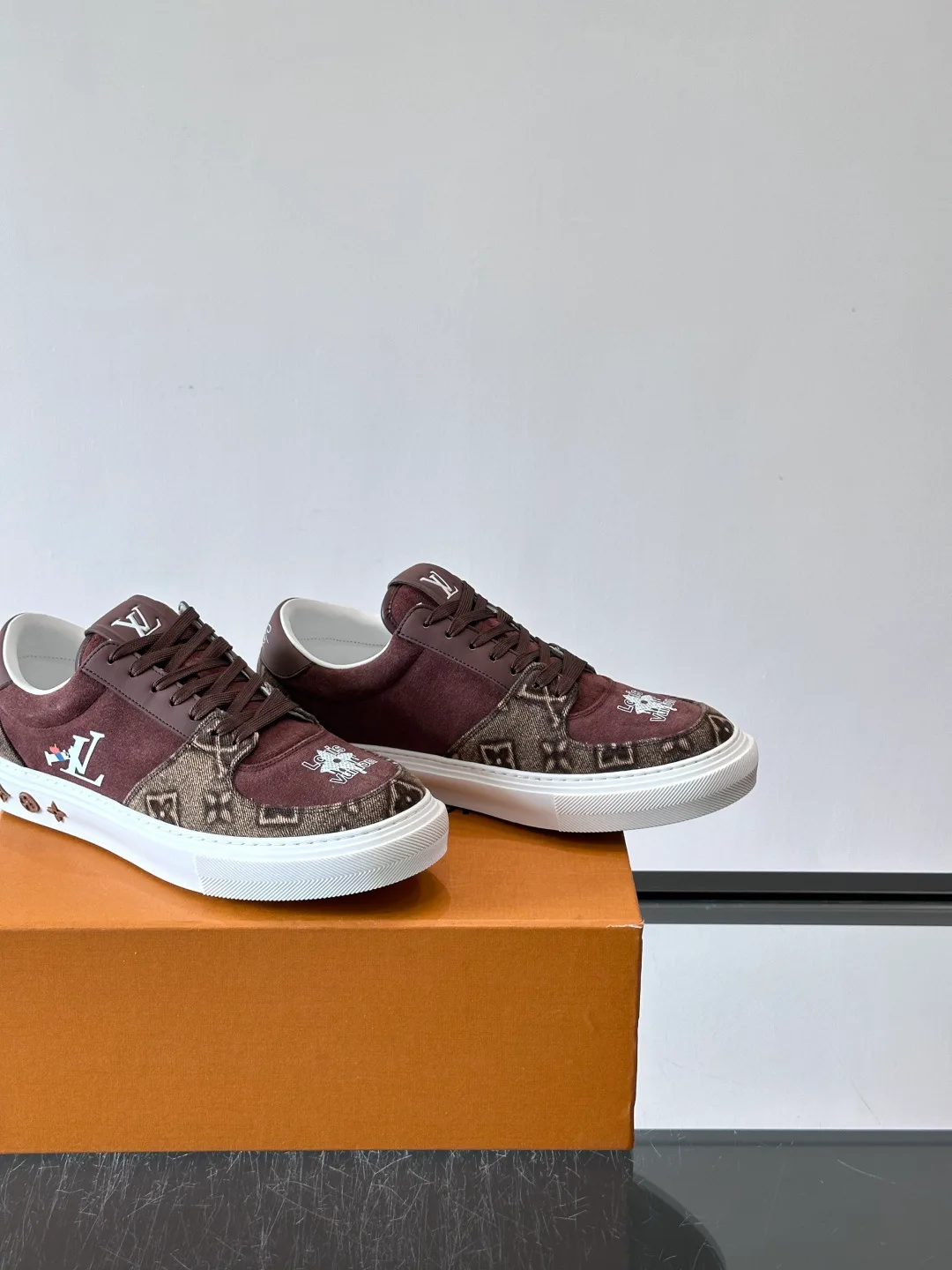 Кроссовки Женские Louis Vuitton 17037734