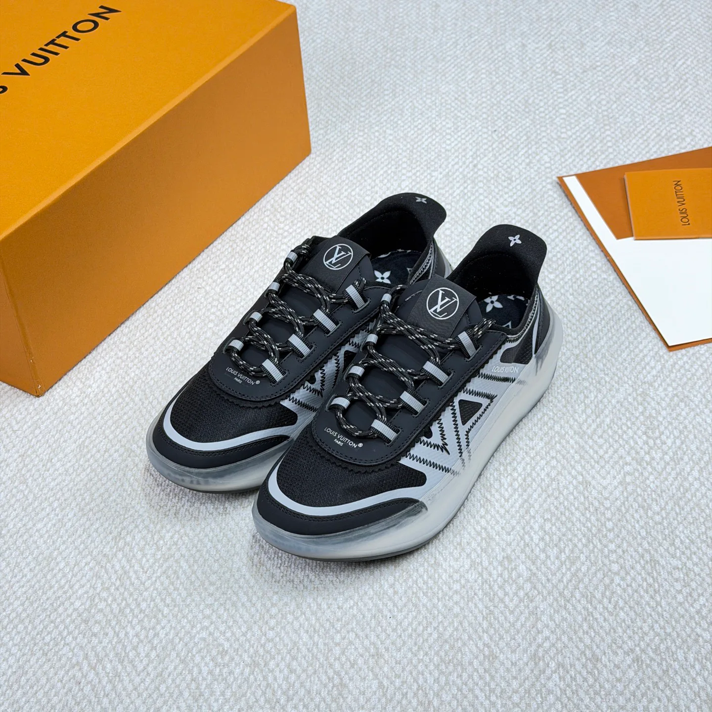 Кроссовки Женские Louis Vuitton 18265146