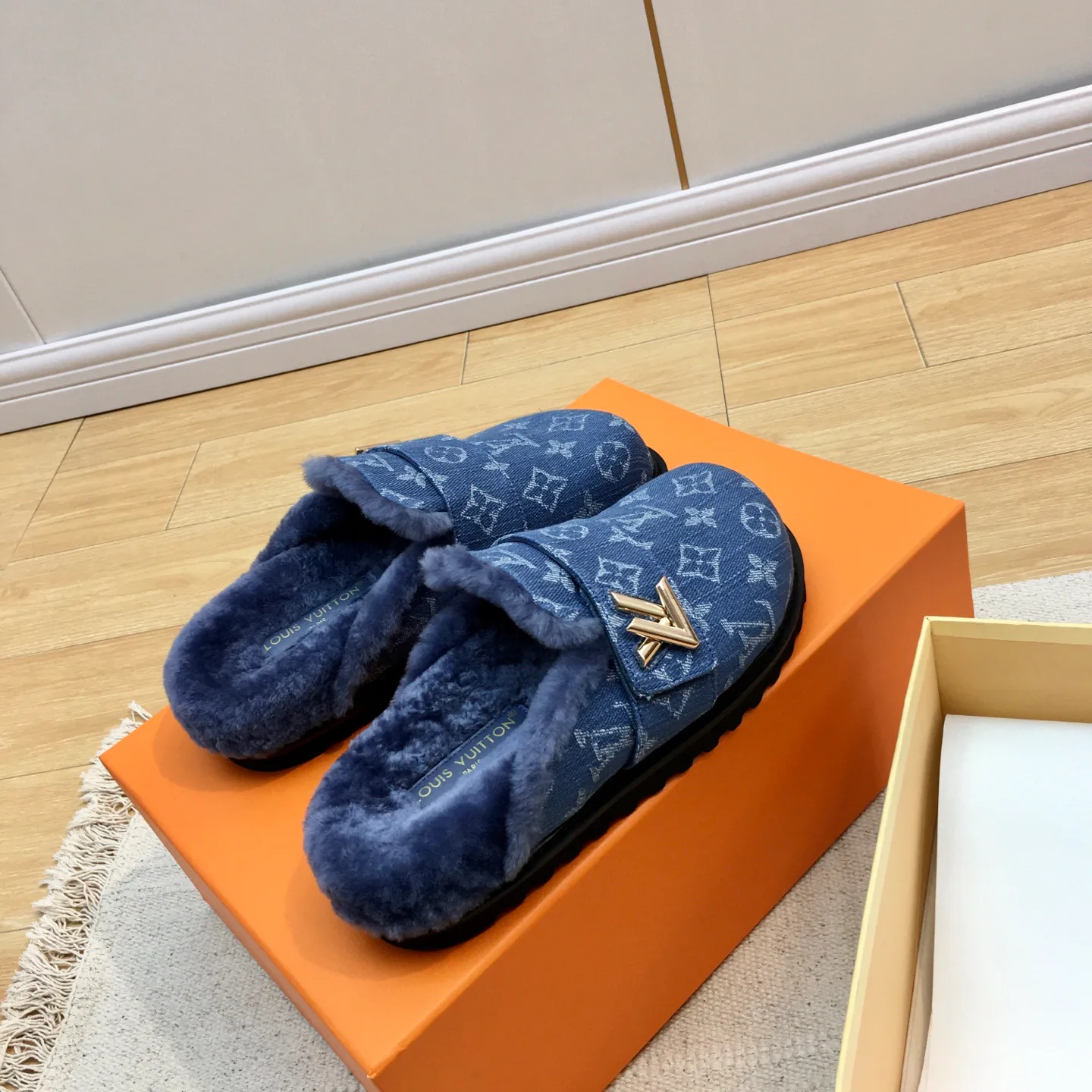 Тапочки Женские Louis Vuitton 3443666