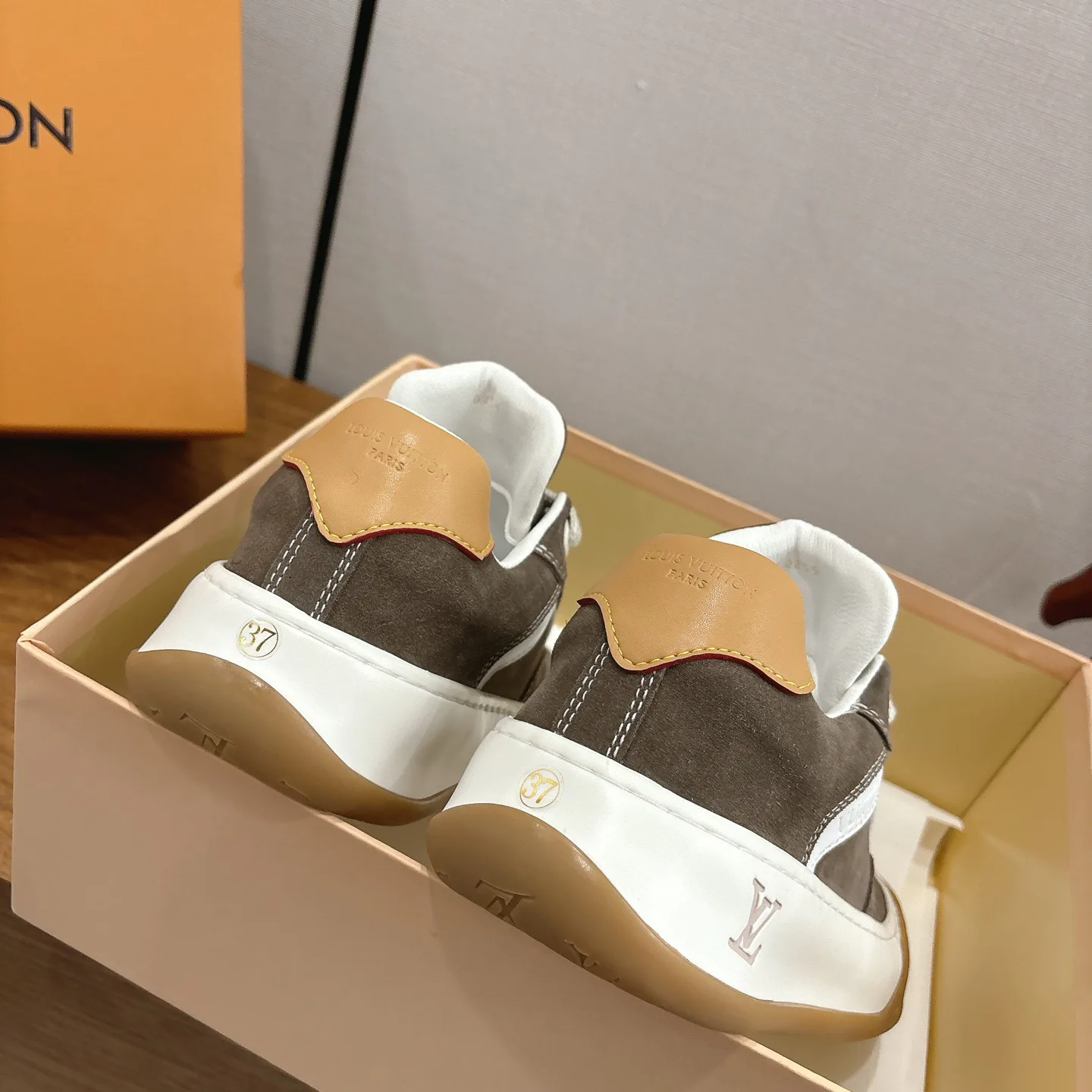 Кроссовки Женские Louis Vuitton 5611473
