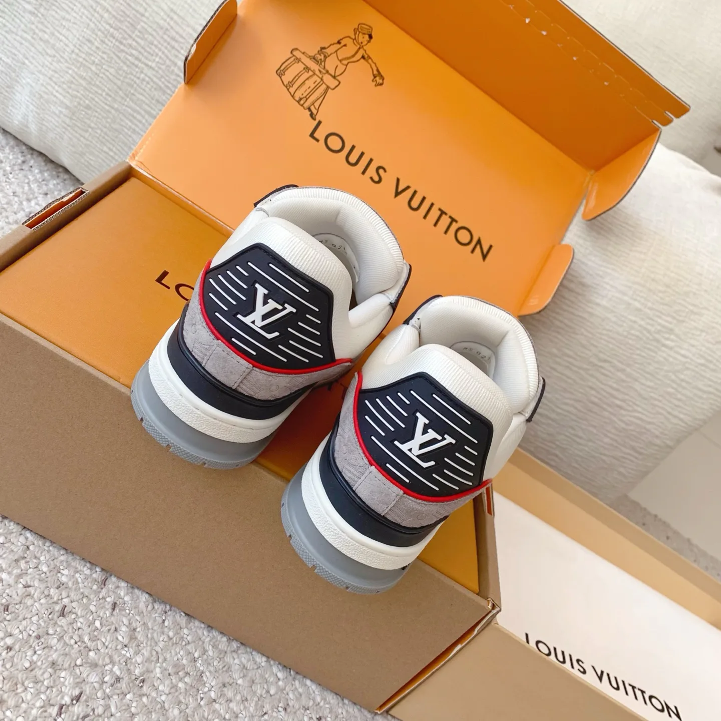 Кроссовки Мужские Louis Vuitton 18258376
