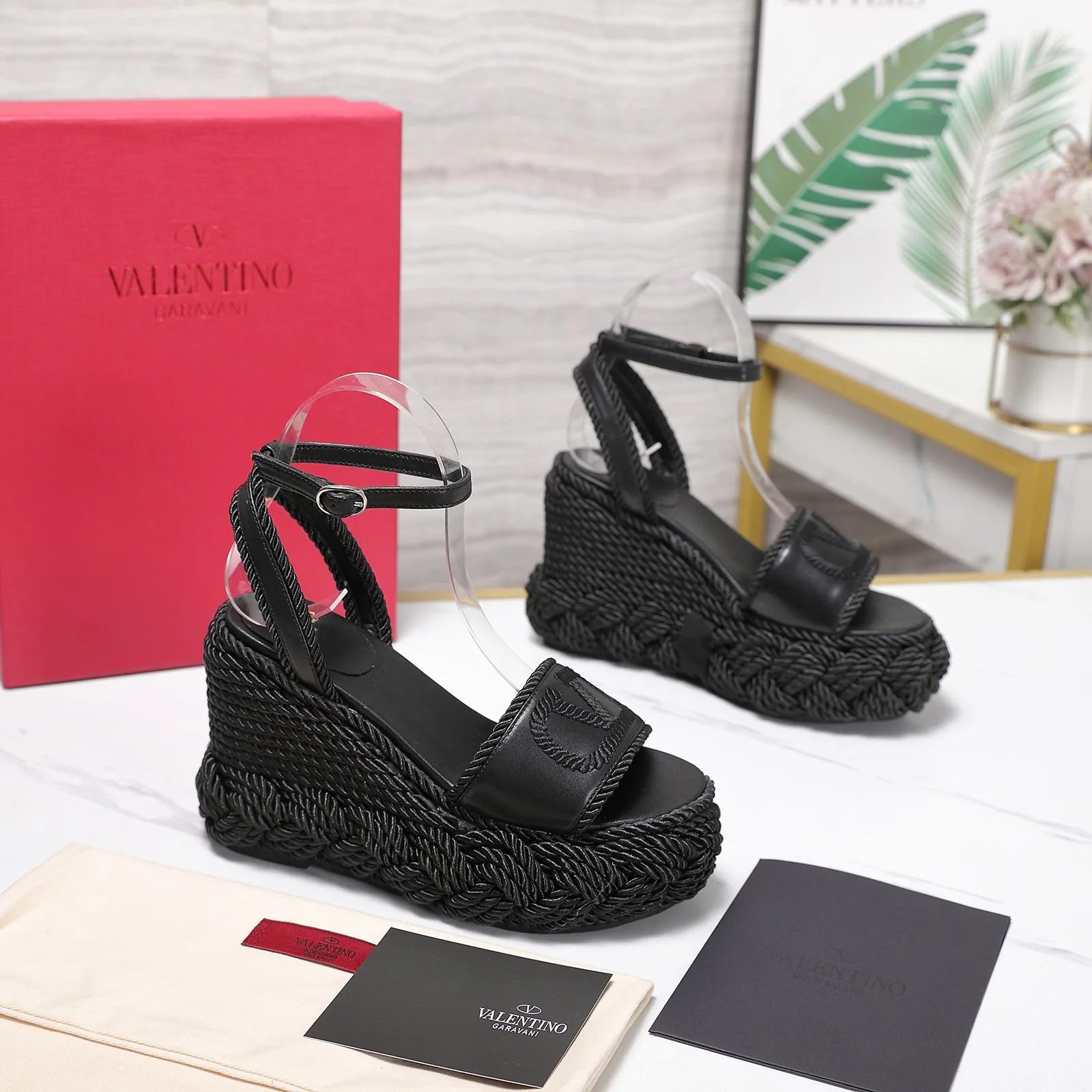 Босоножки Женские Valentino 17371719