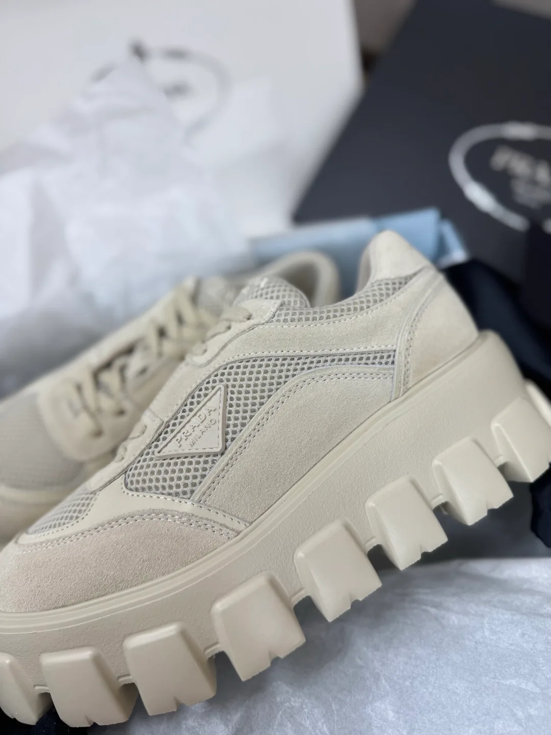 Кроссовки Женские Prada 18554593
