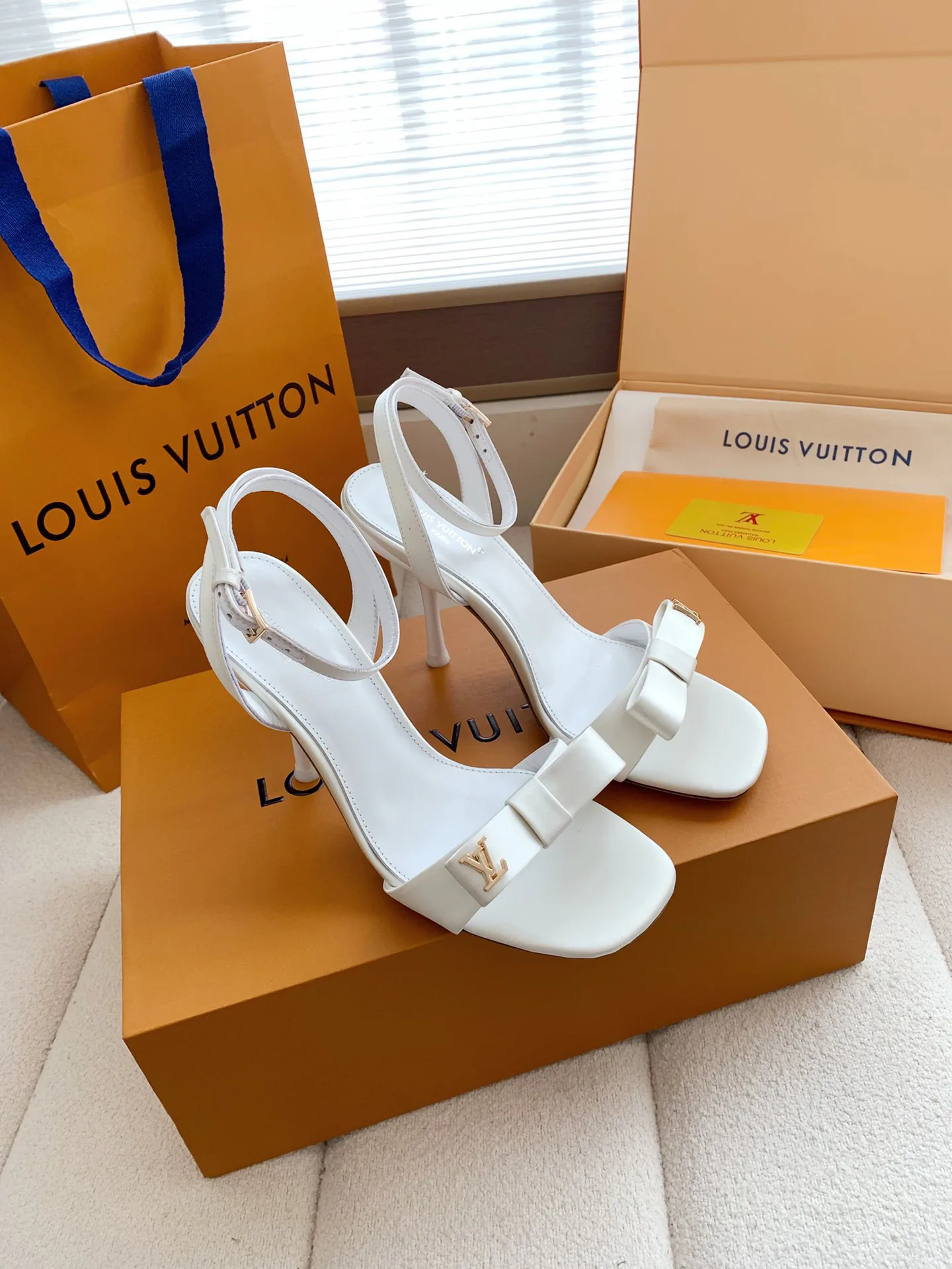 Босоножки Женские Louis Vuitton 13084435