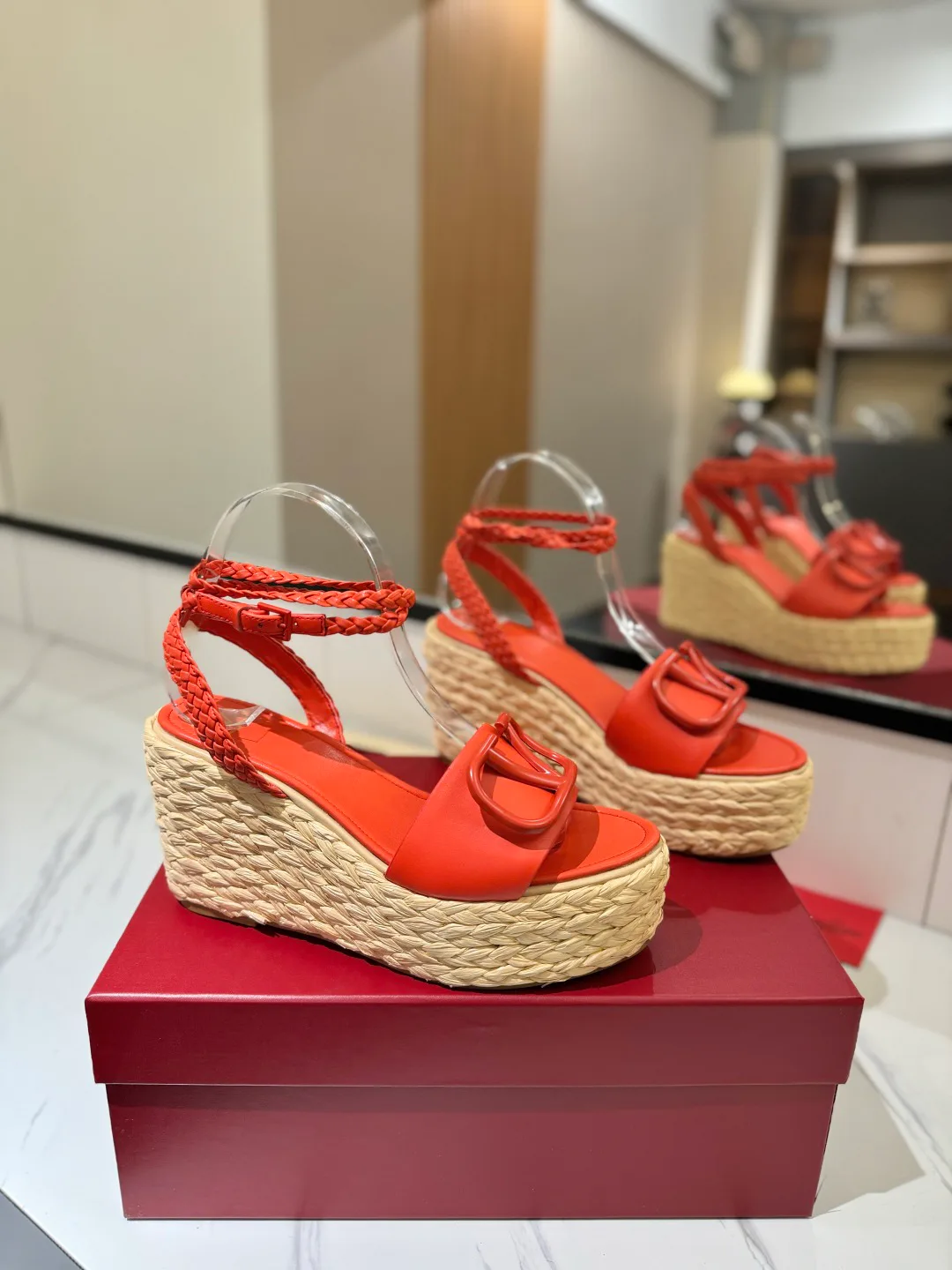 Босоножки Женские Valentino 17946616