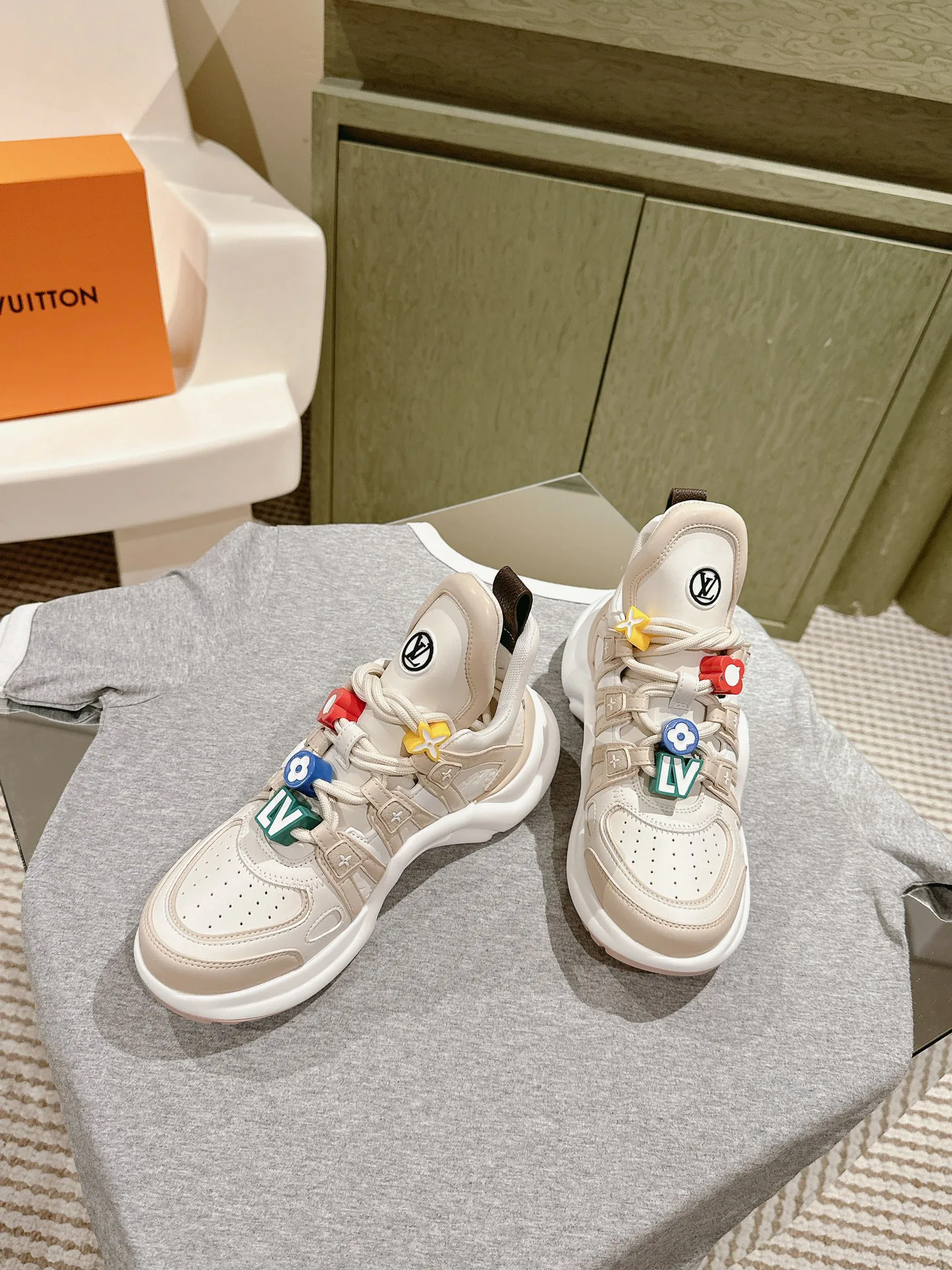 Кроссовки Женские Louis Vuitton 10840476