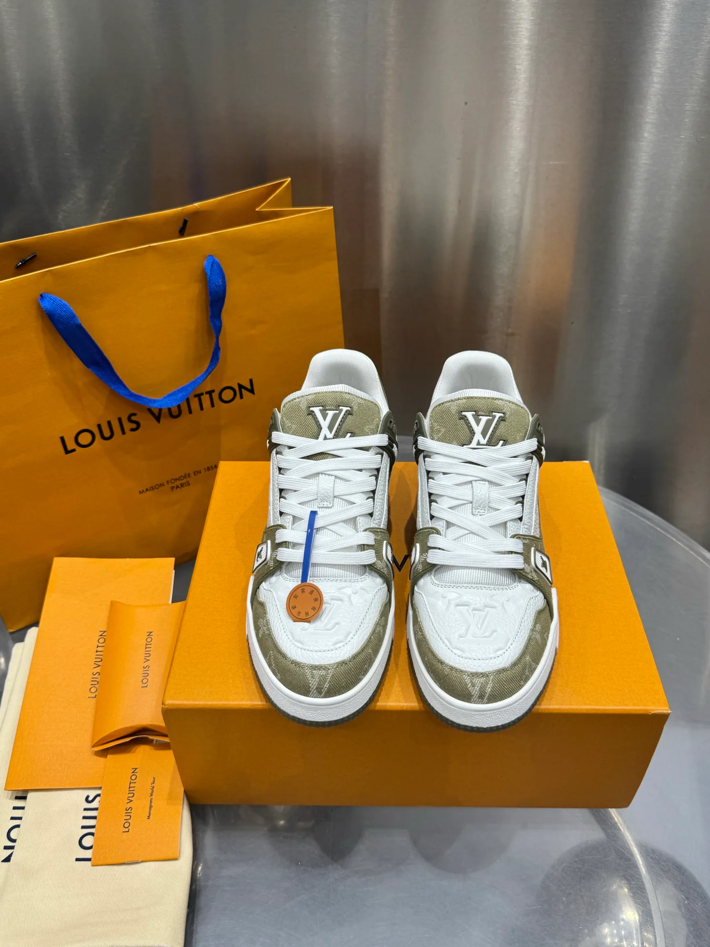 Кроссовки Женские Louis Vuitton 19073345