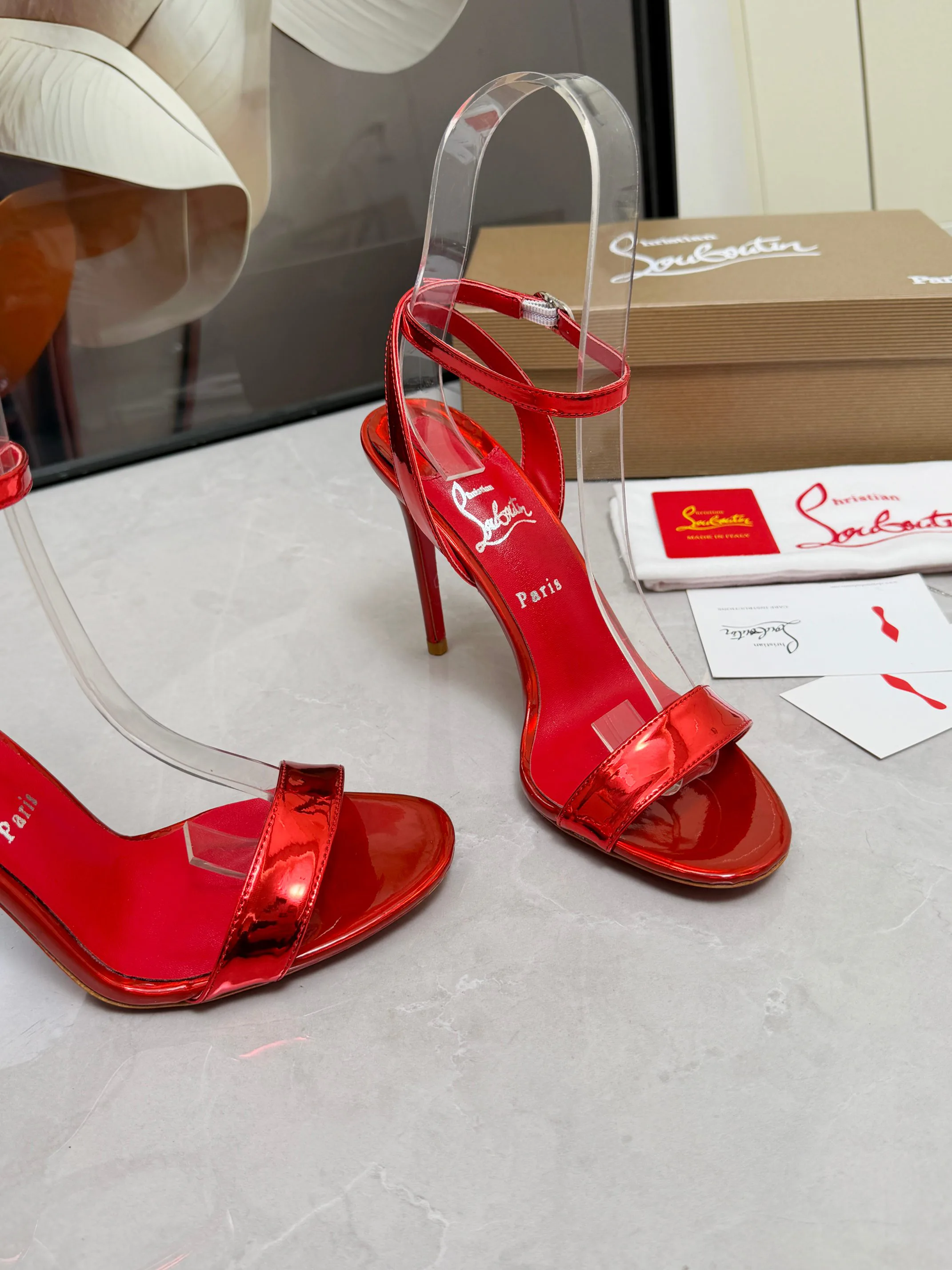 Босоножки Женские Christian Louboutin 18739804