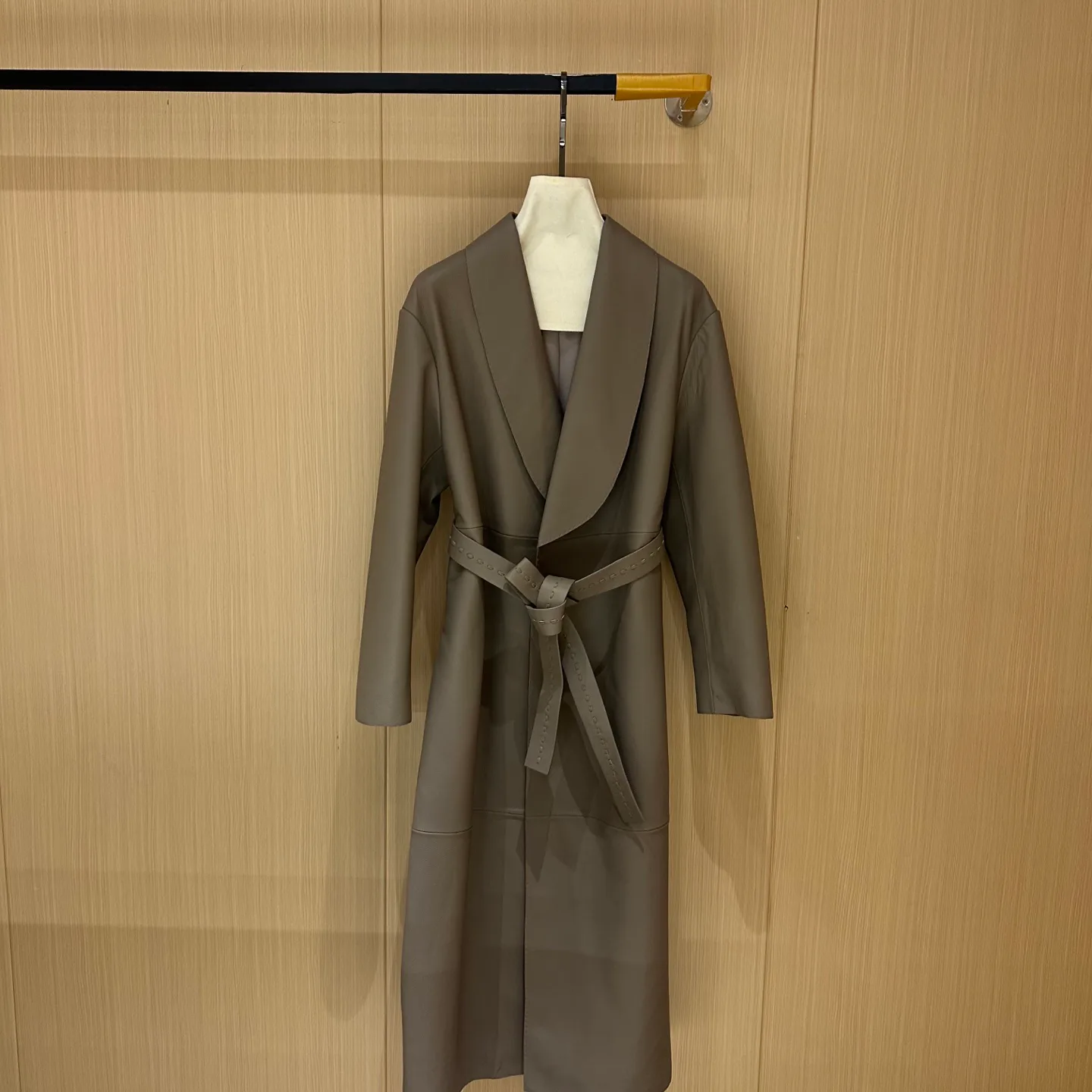 Кожаные Куртки И Дублёнки Женские Fendi 10203399