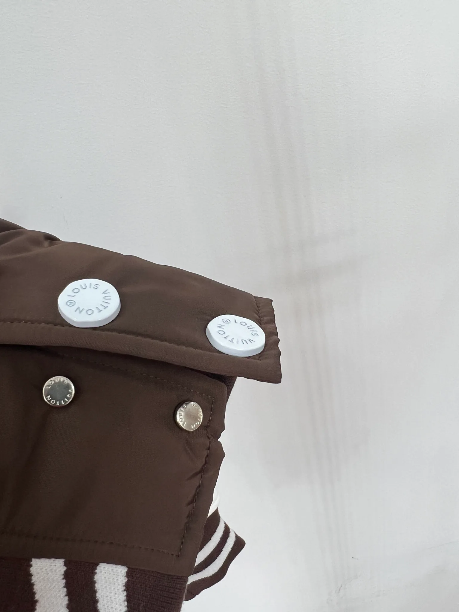 Куртки И Пуховики Женские Louis Vuitton 12842395
