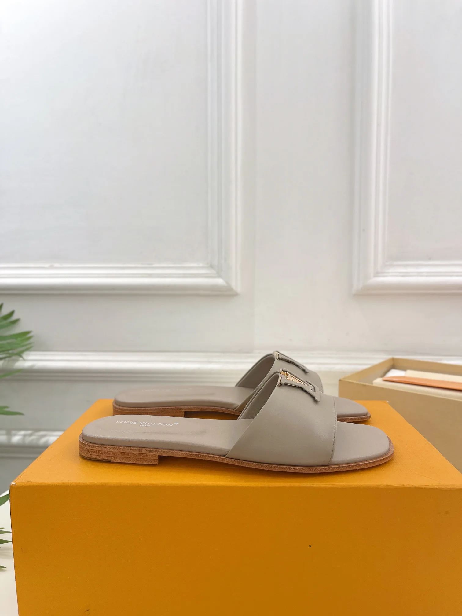 Шлепанцы Женские Louis Vuitton 14421