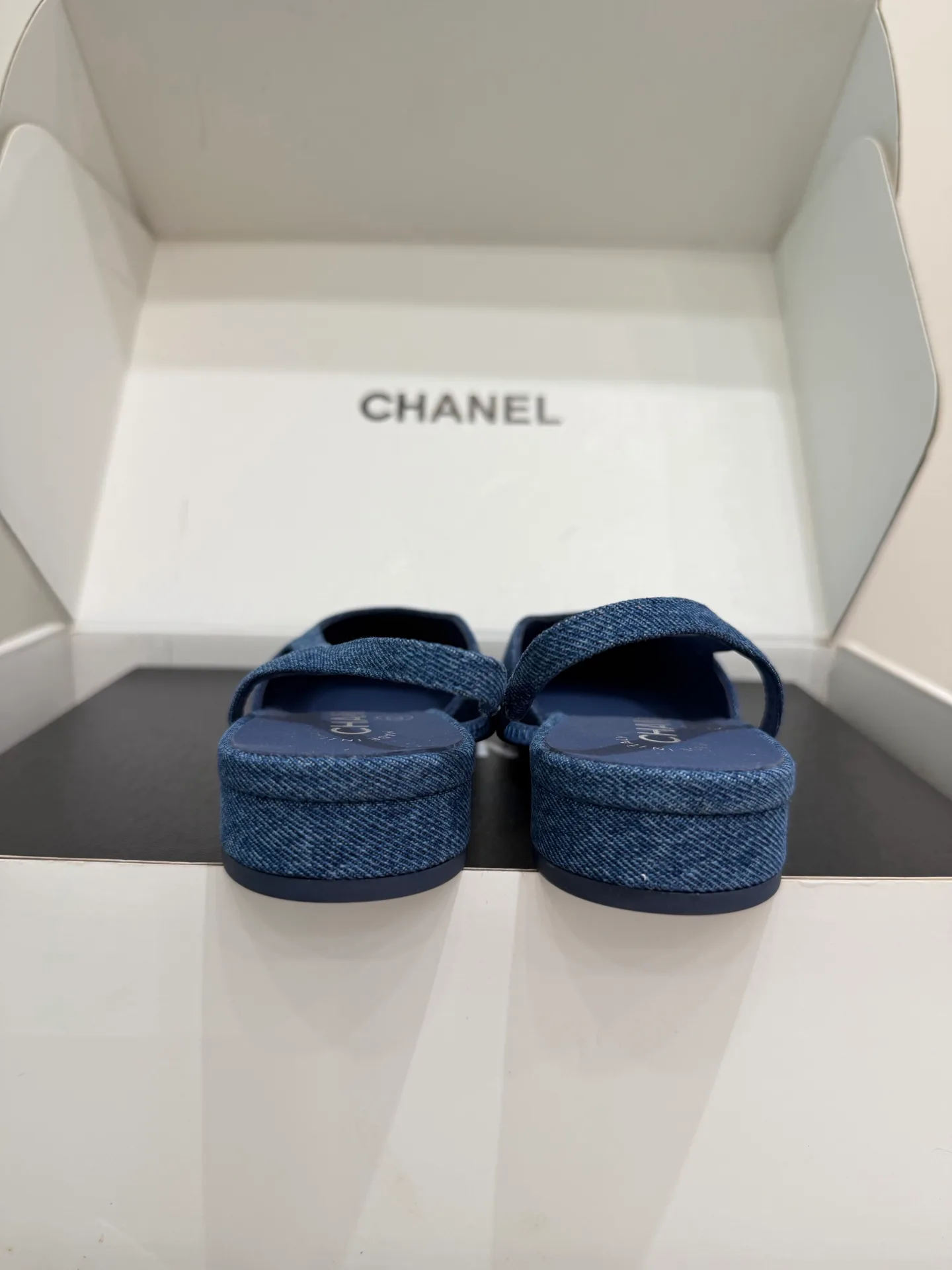 Босоножки Женские Chanel 18080094