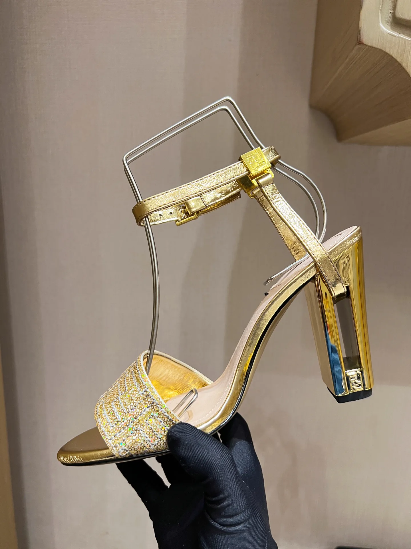 Босоножки Женские Fendi 9288996