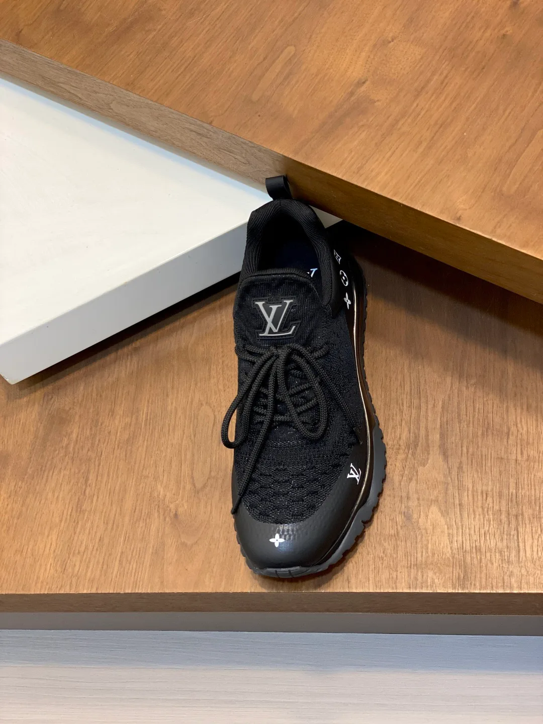 Кроссовки Мужские Louis Vuitton 18337596