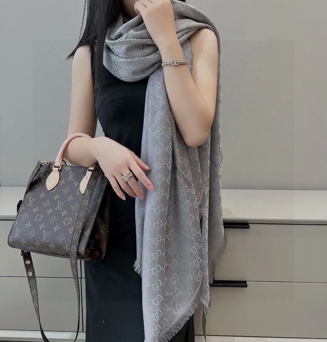 Шарфы Gucci 11633400