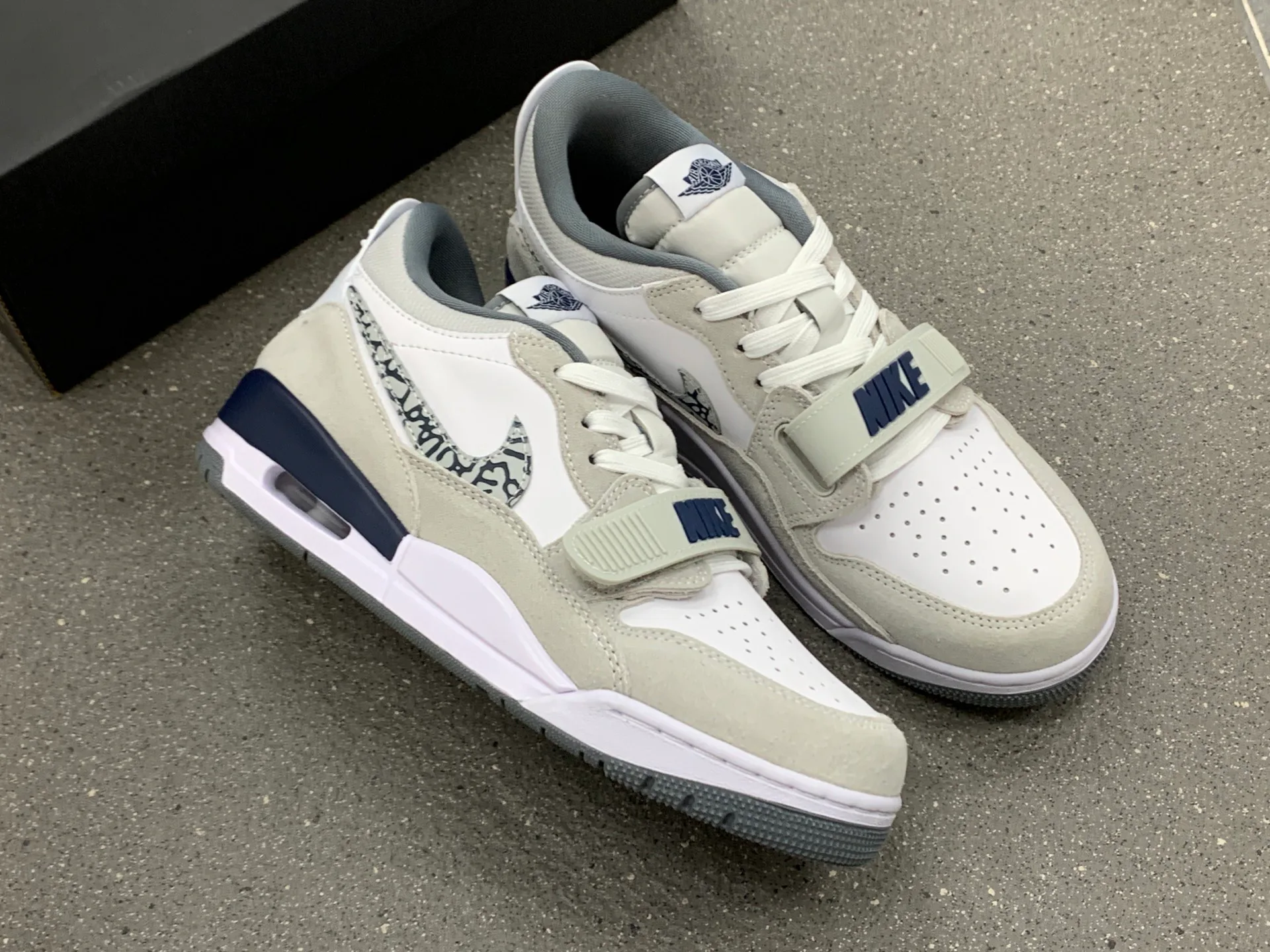 Кроссовки Женские Air Jordan 1261184