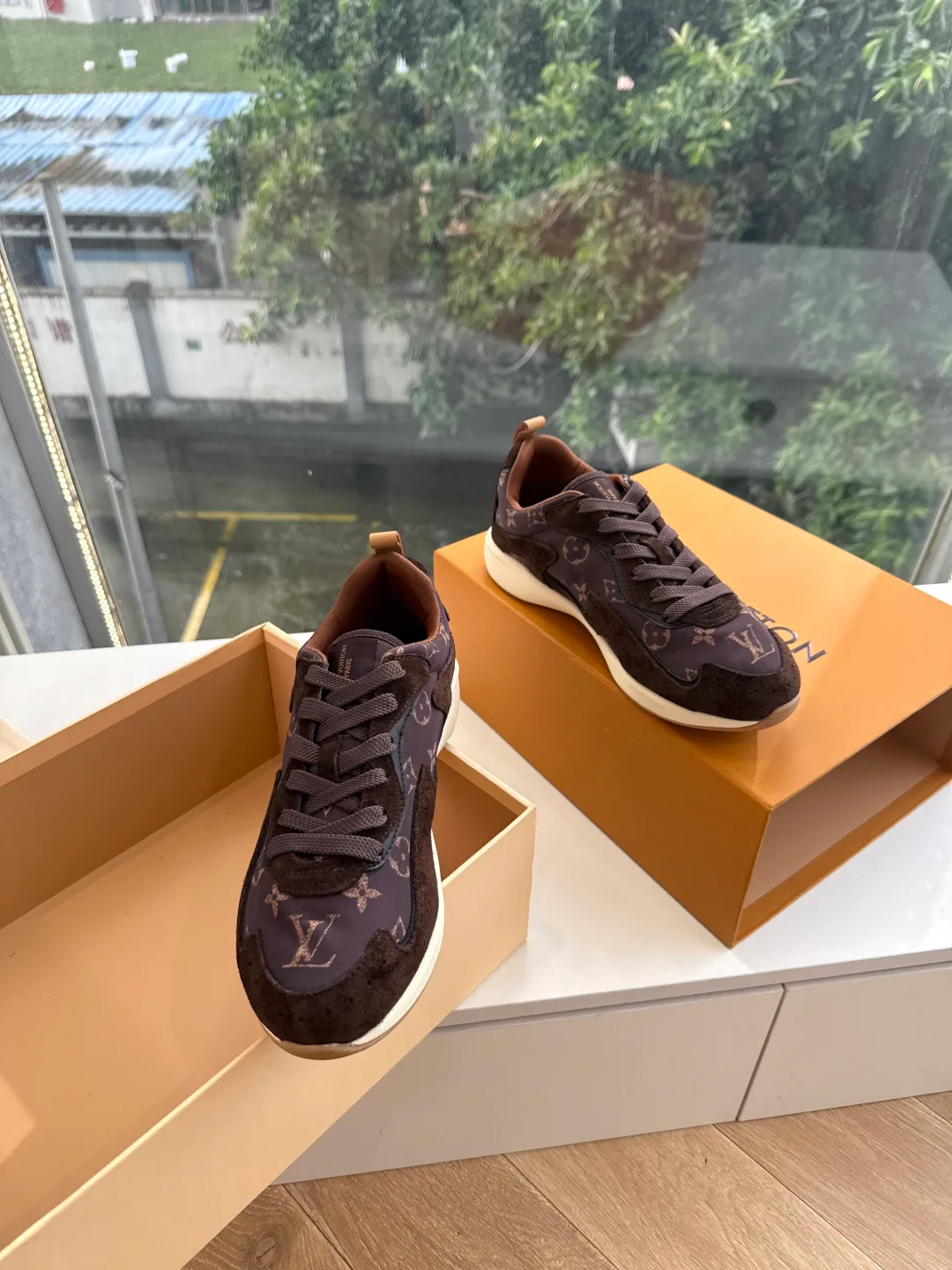Кроссовки Женские Louis Vuitton 18053497