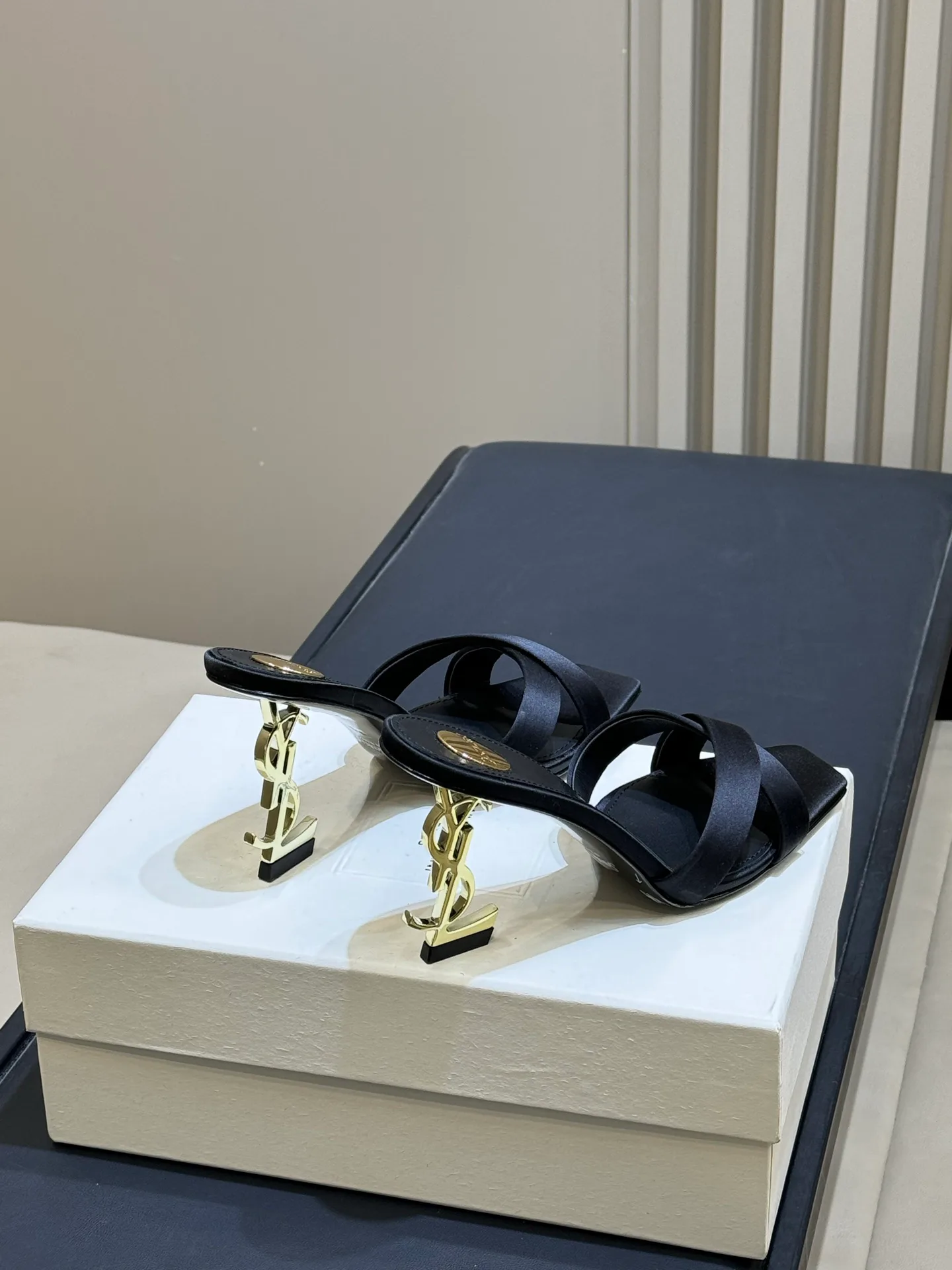 Босоножки Женские Saint Laurent 11892878