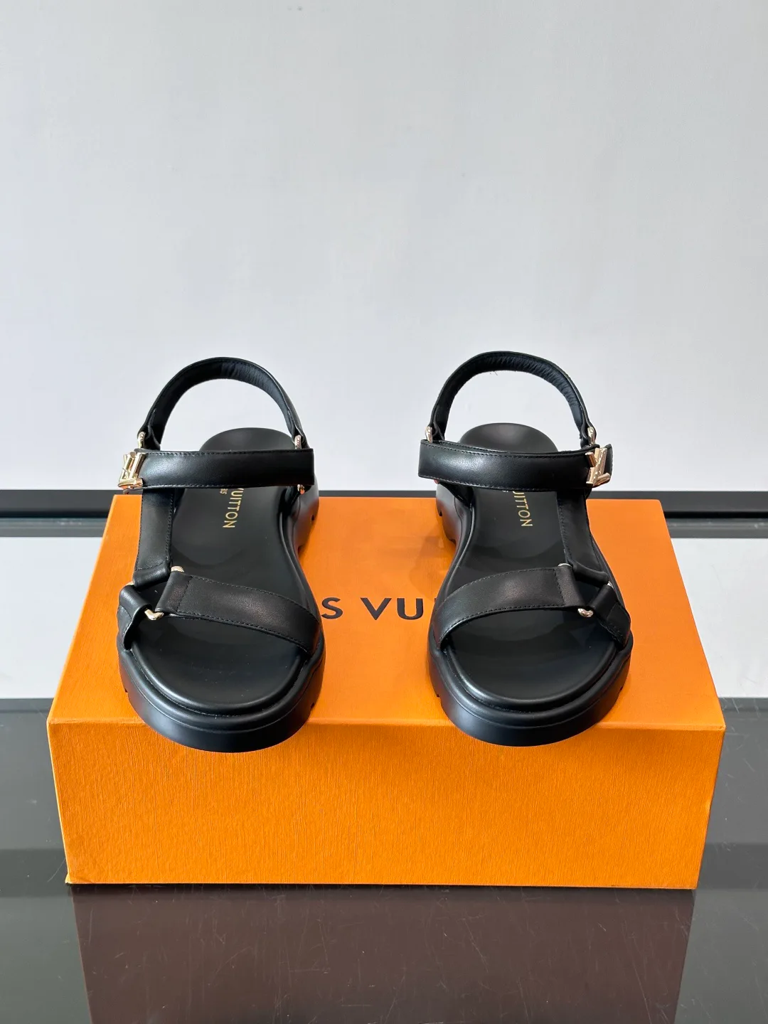 Сандалии Женские Louis Vuitton 17593007