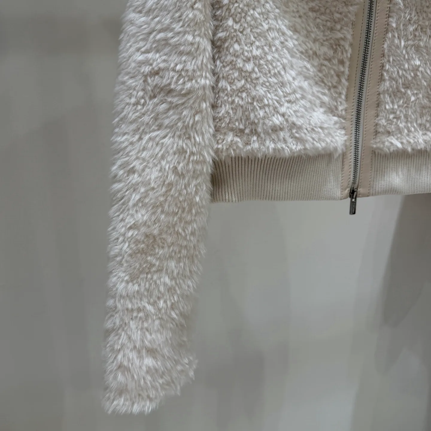 Куртки И Пуховики Женские Miu Miu 19701581