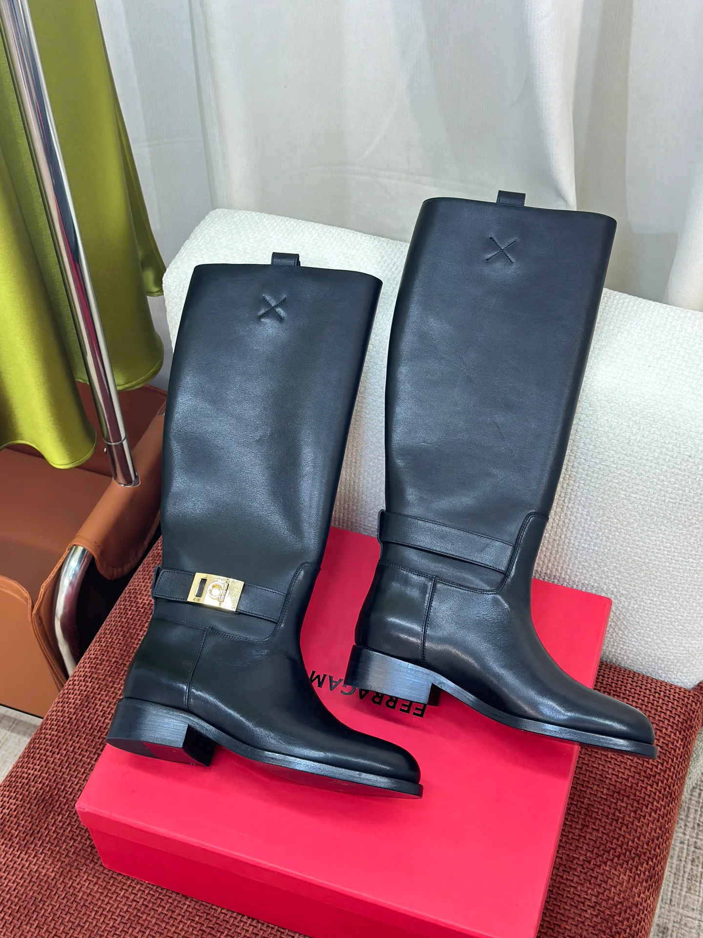 Сапоги Женские Salvatore Ferragamo 18341975
