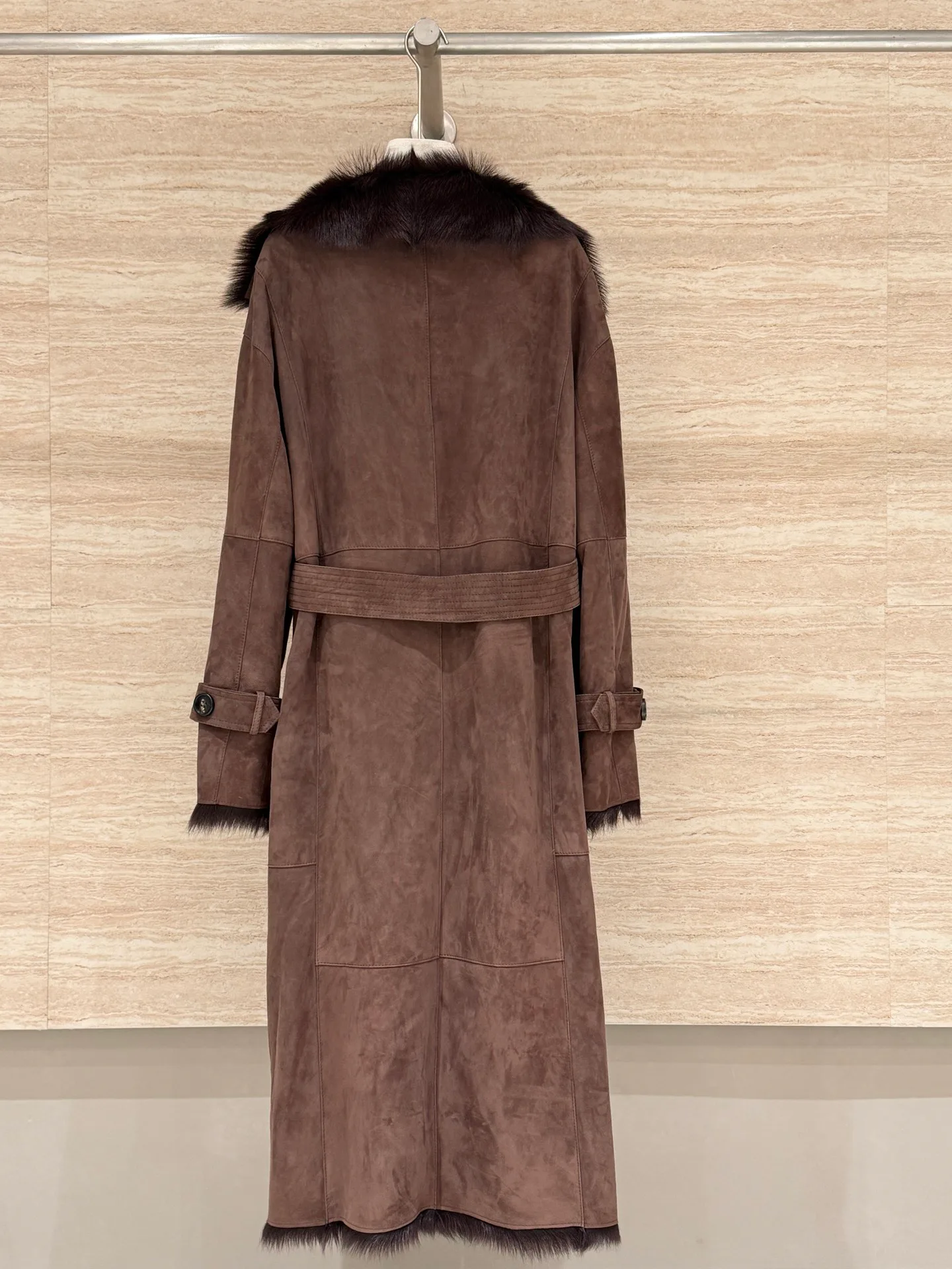 Кожаные Куртки И Дублёнки Женские Fendi 2772702