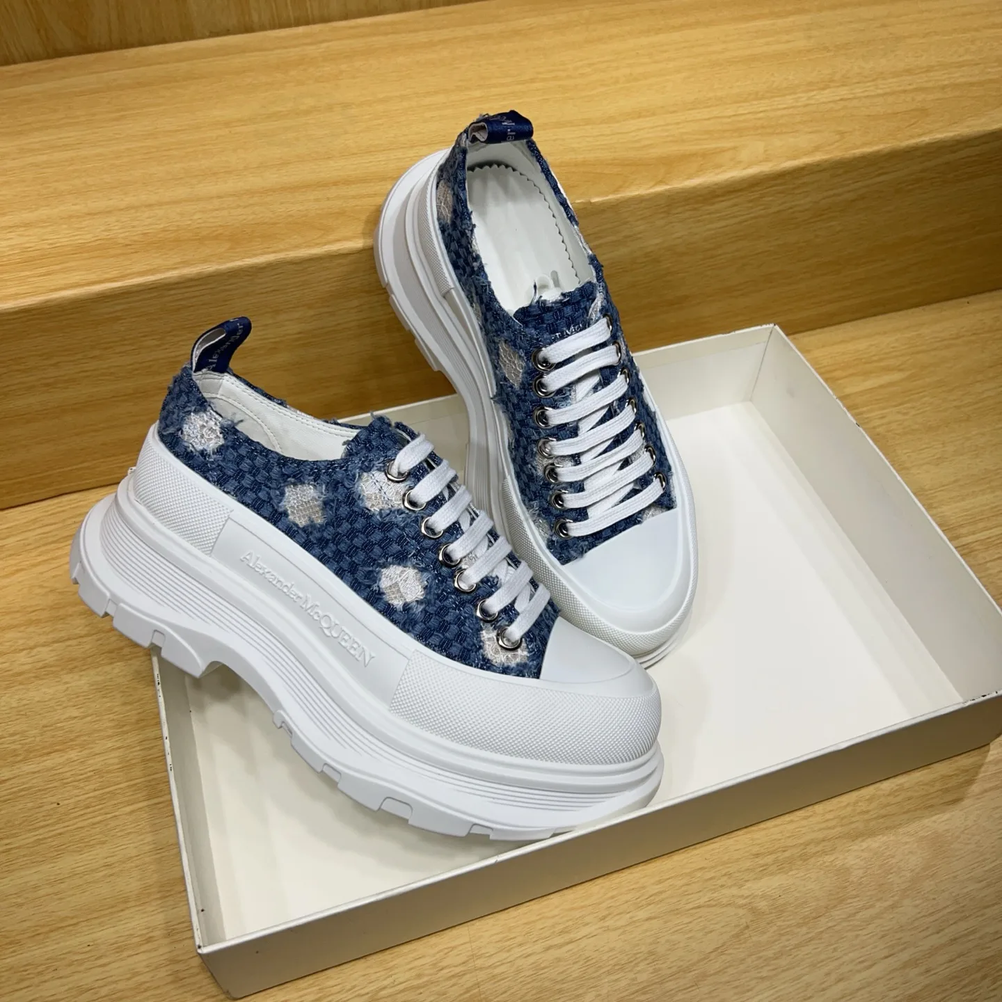 Кроссовки Женские Alexander Mcqueen 17545166