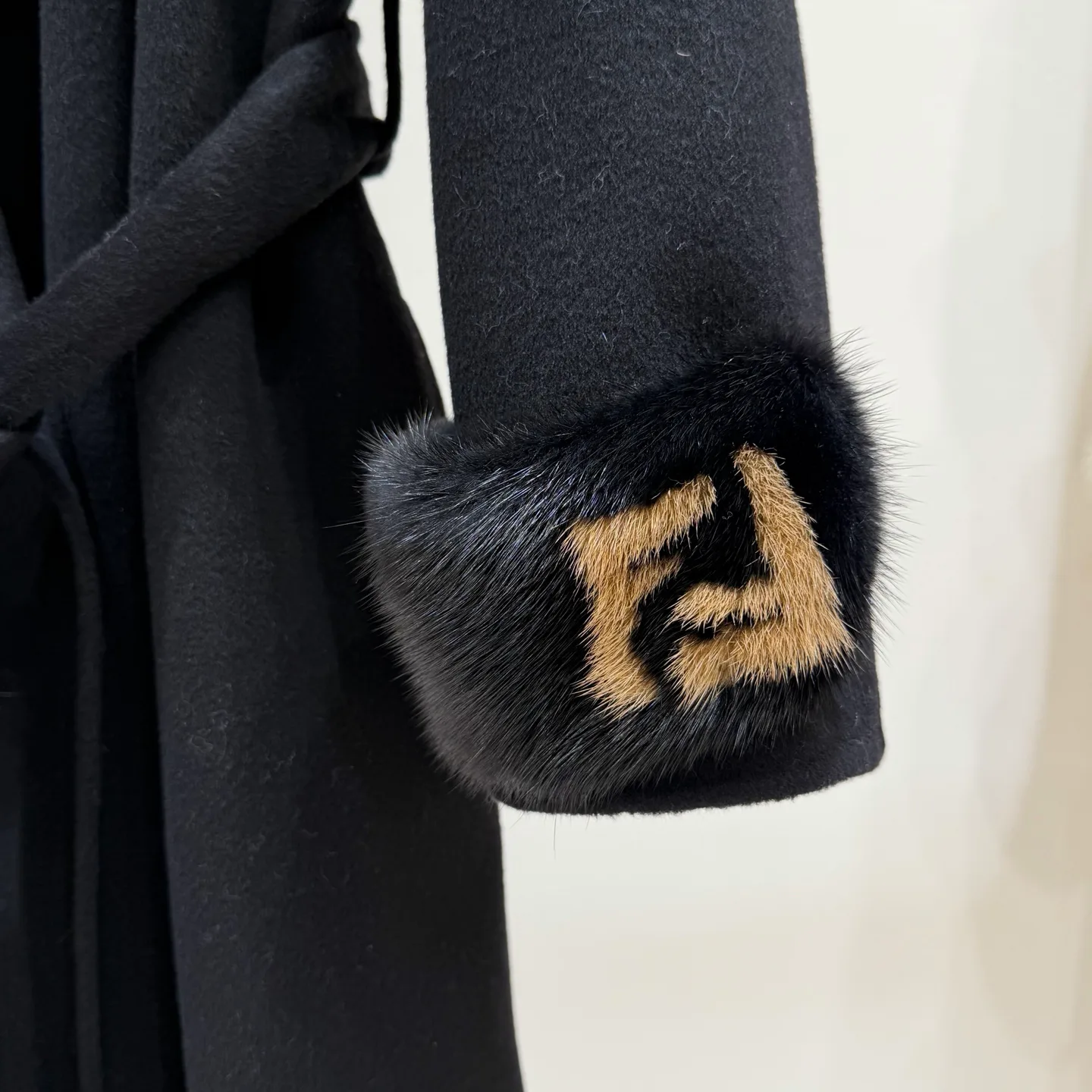 Пальто Женские Fendi 18701575