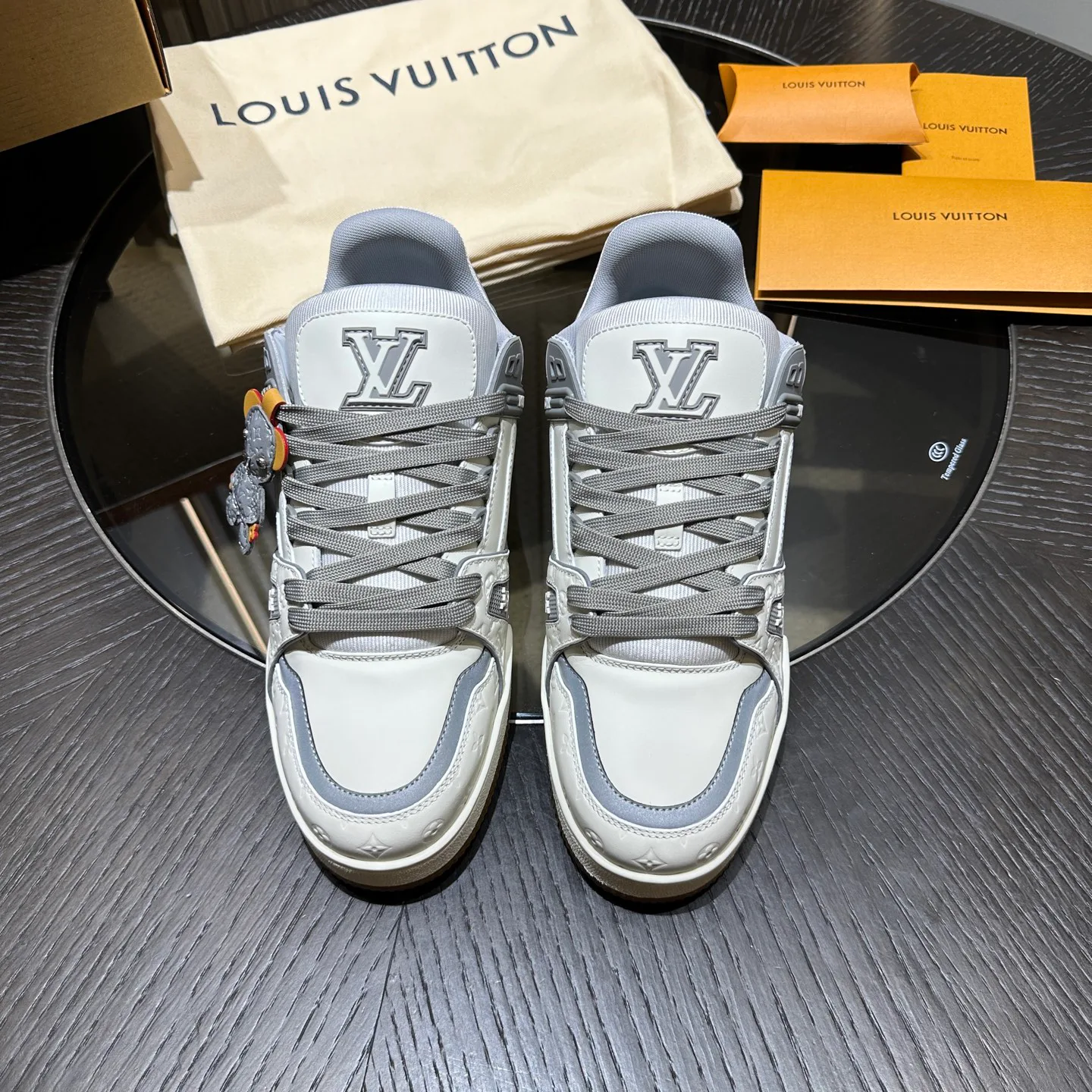 Кроссовки Женские Louis Vuitton 18693937
