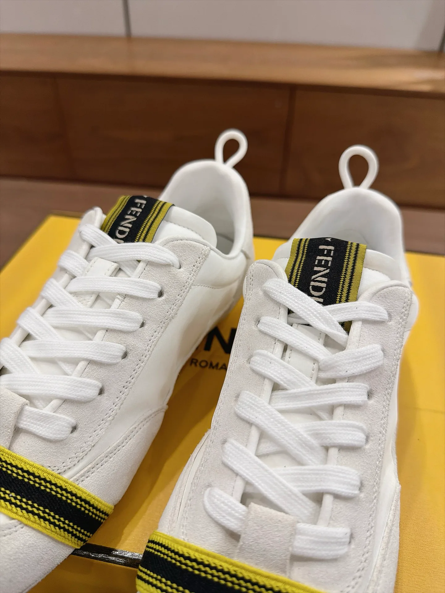 Кроссовки Женские Fendi 18373648