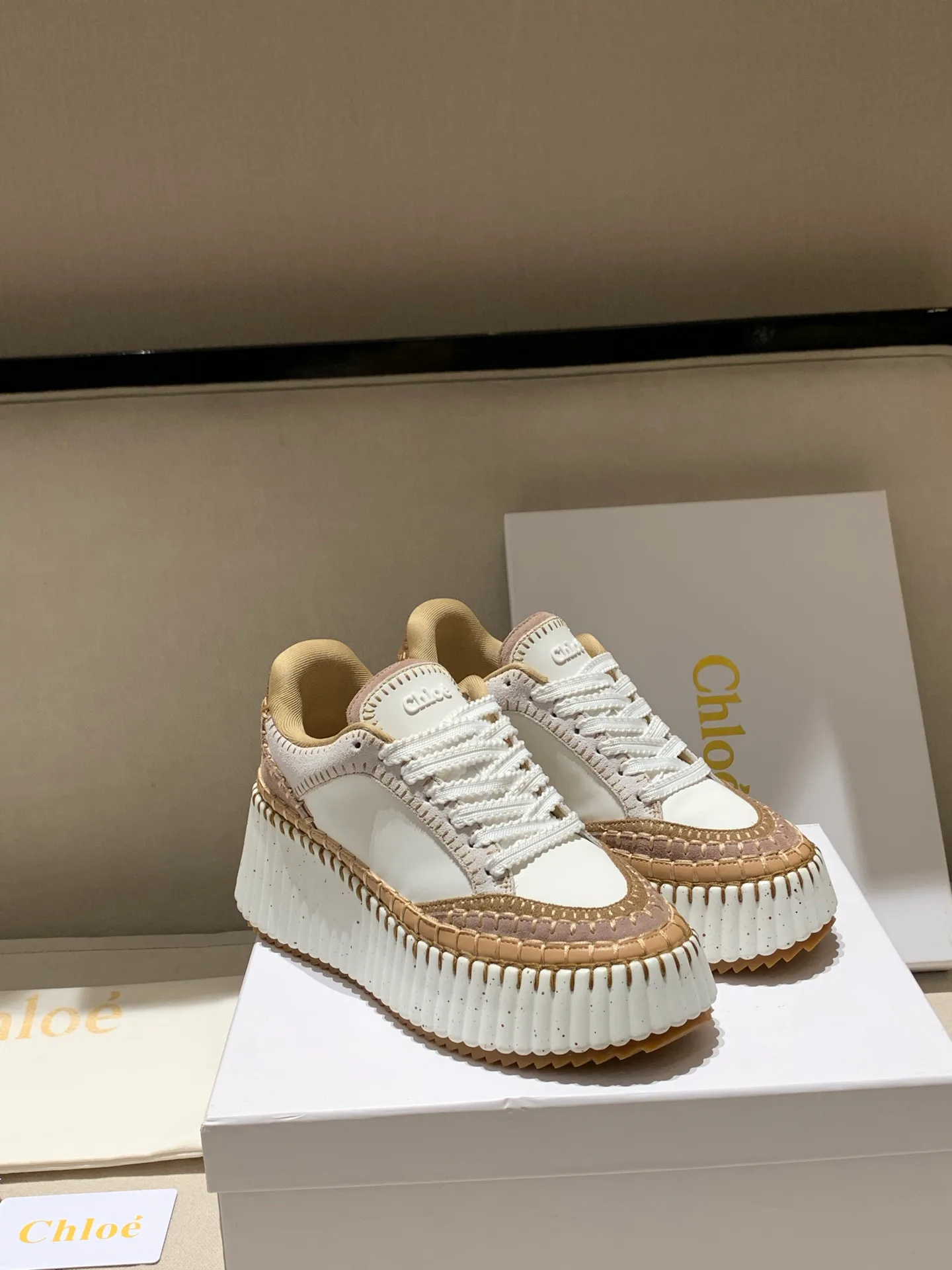 Кроссовки Женские Chloe 19240428