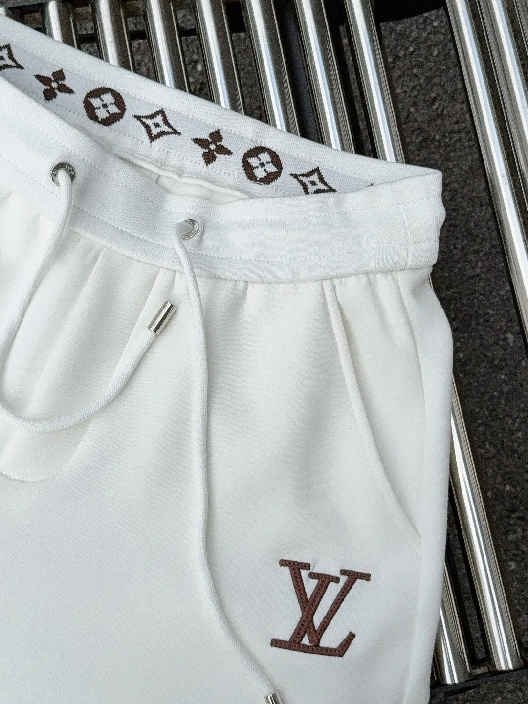 Брюки Женские Louis Vuitton 18178461