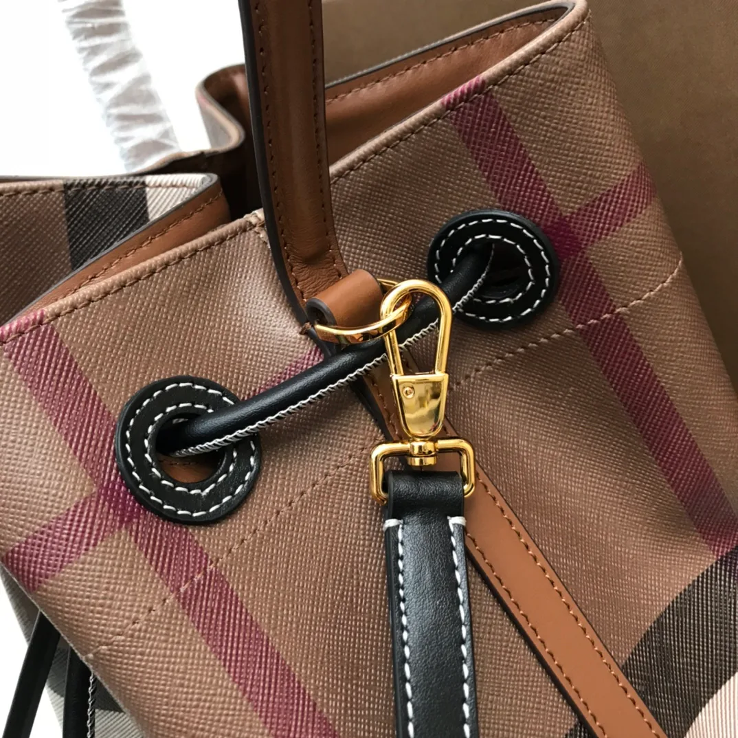 Классические Сумки Женские Burberry 11013026