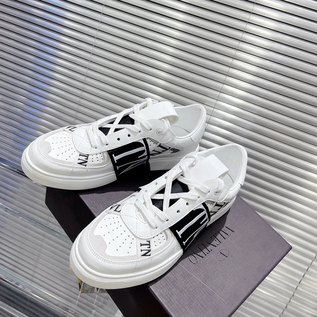 Кроссовки Женские Valentino 904575