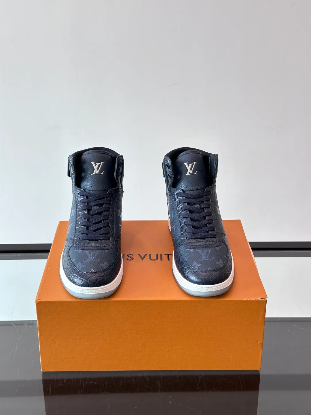 Кроссовки Мужские Louis Vuitton 18400603