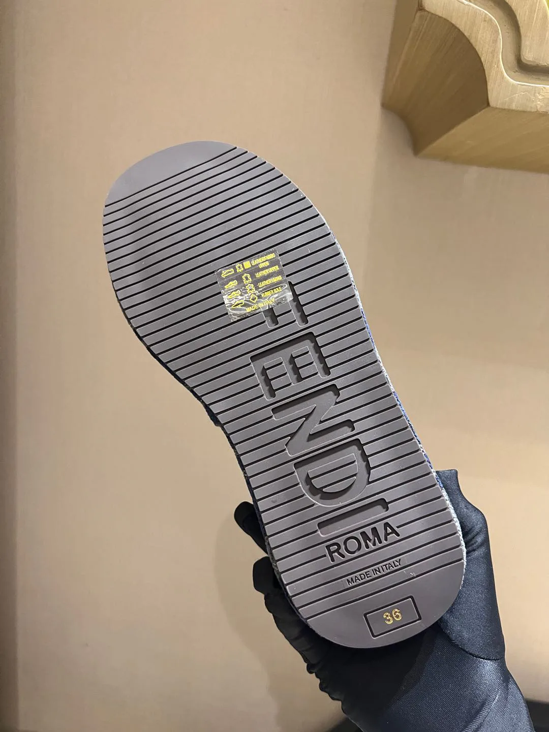 Шлепанцы Женские Fendi 18158