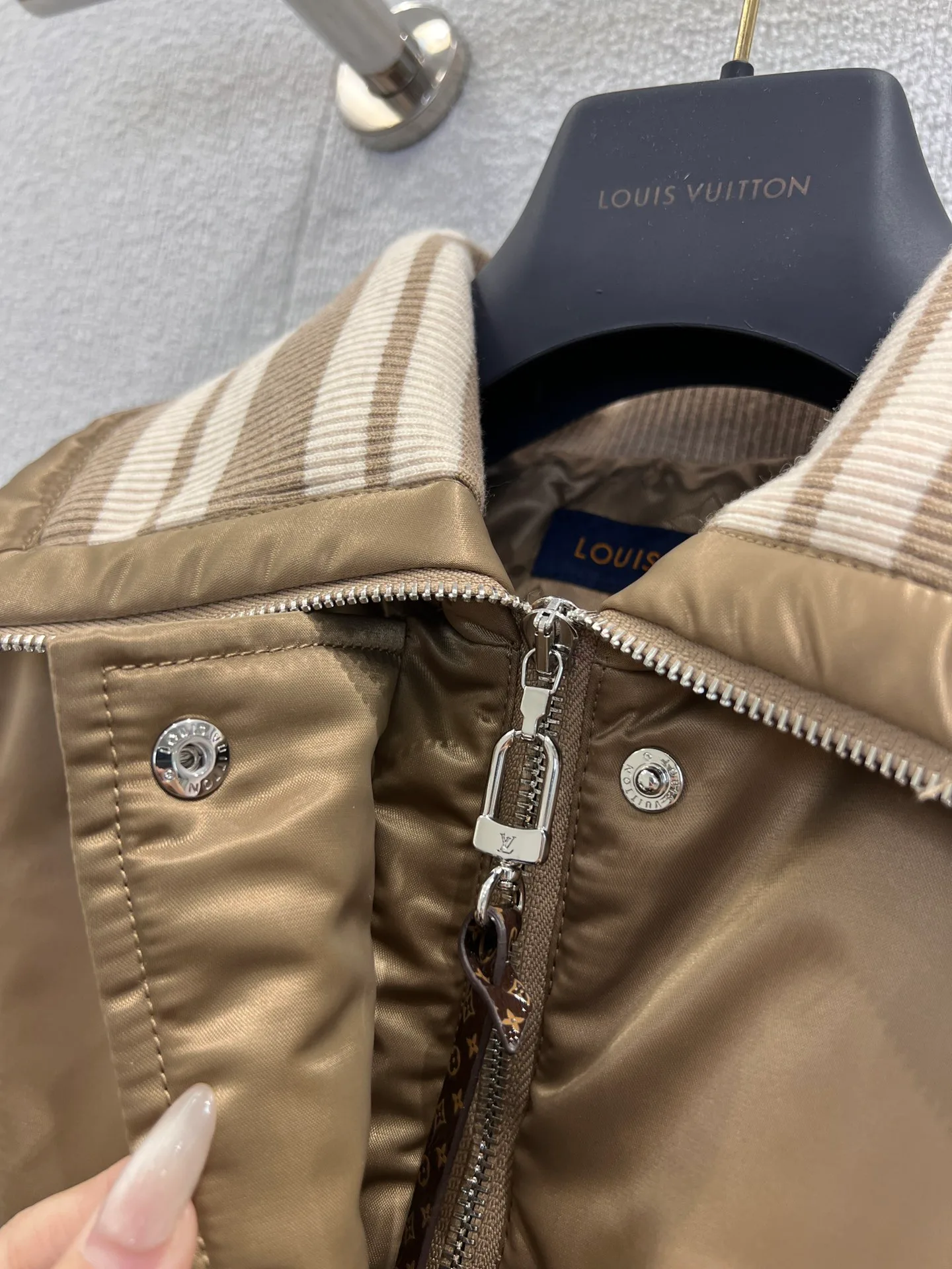 Куртки И Пуховики Женские Louis Vuitton 503257