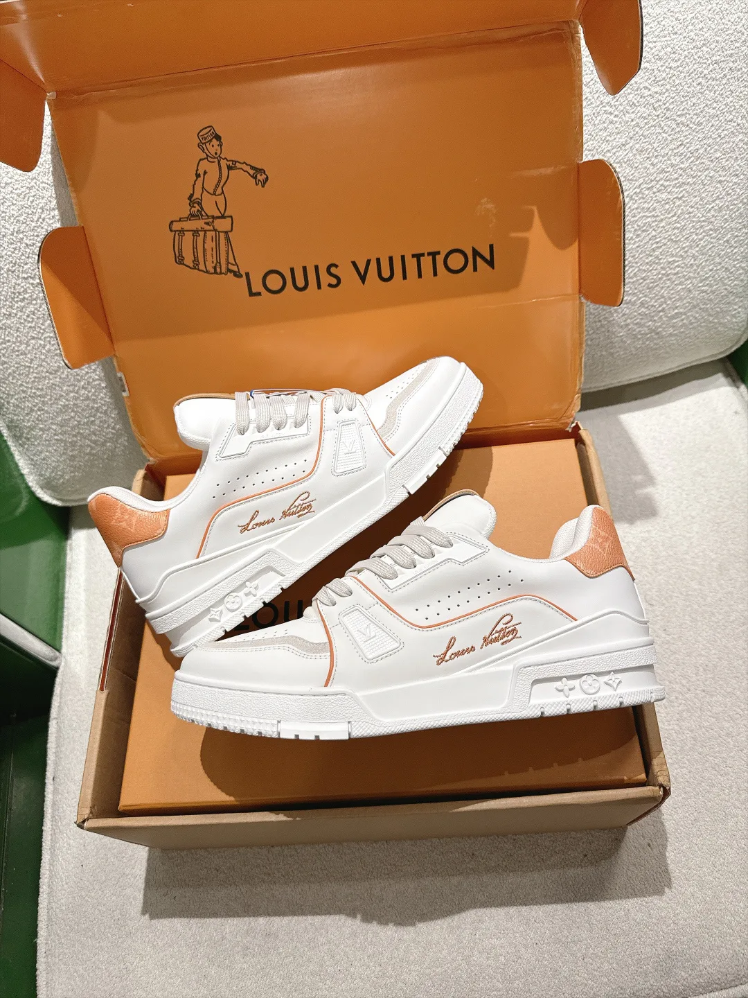 Кроссовки Женские Louis Vuitton 19460584