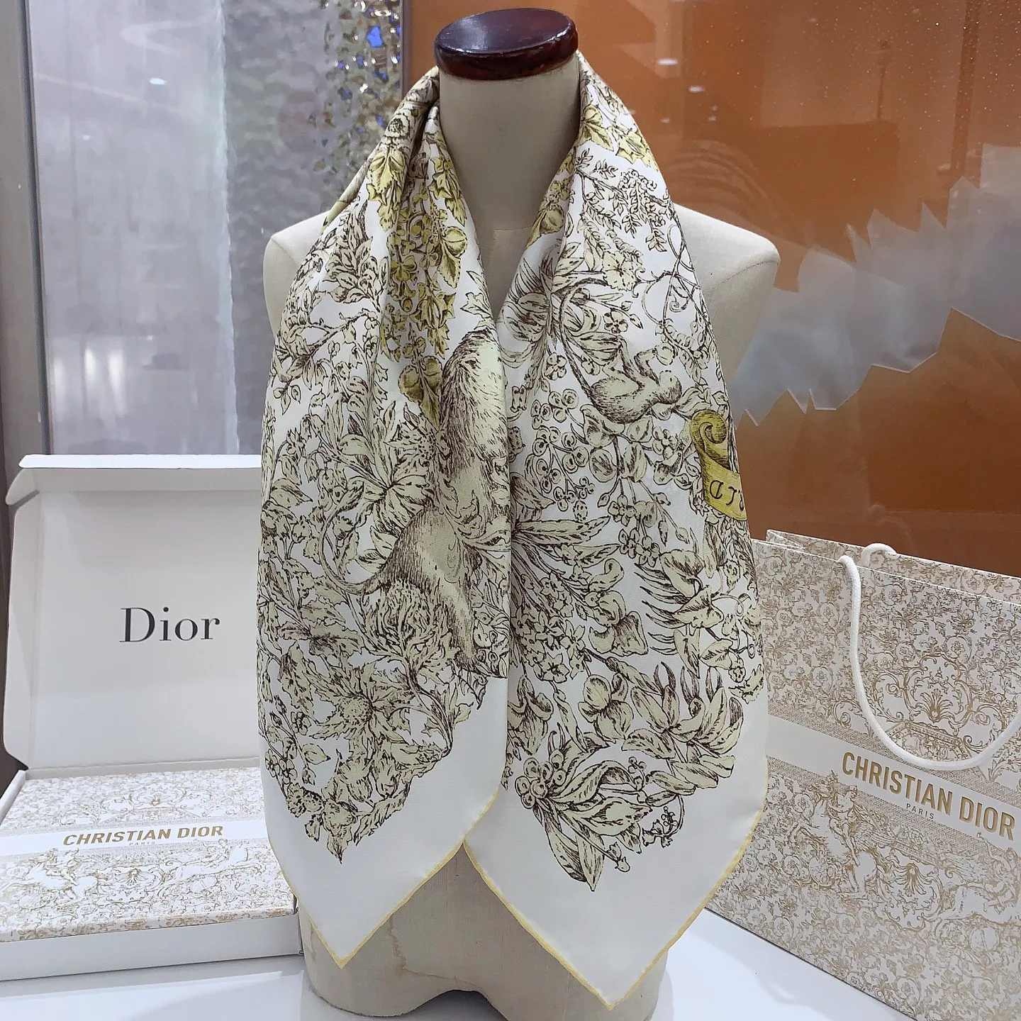 Платки Christian Dior 17987094