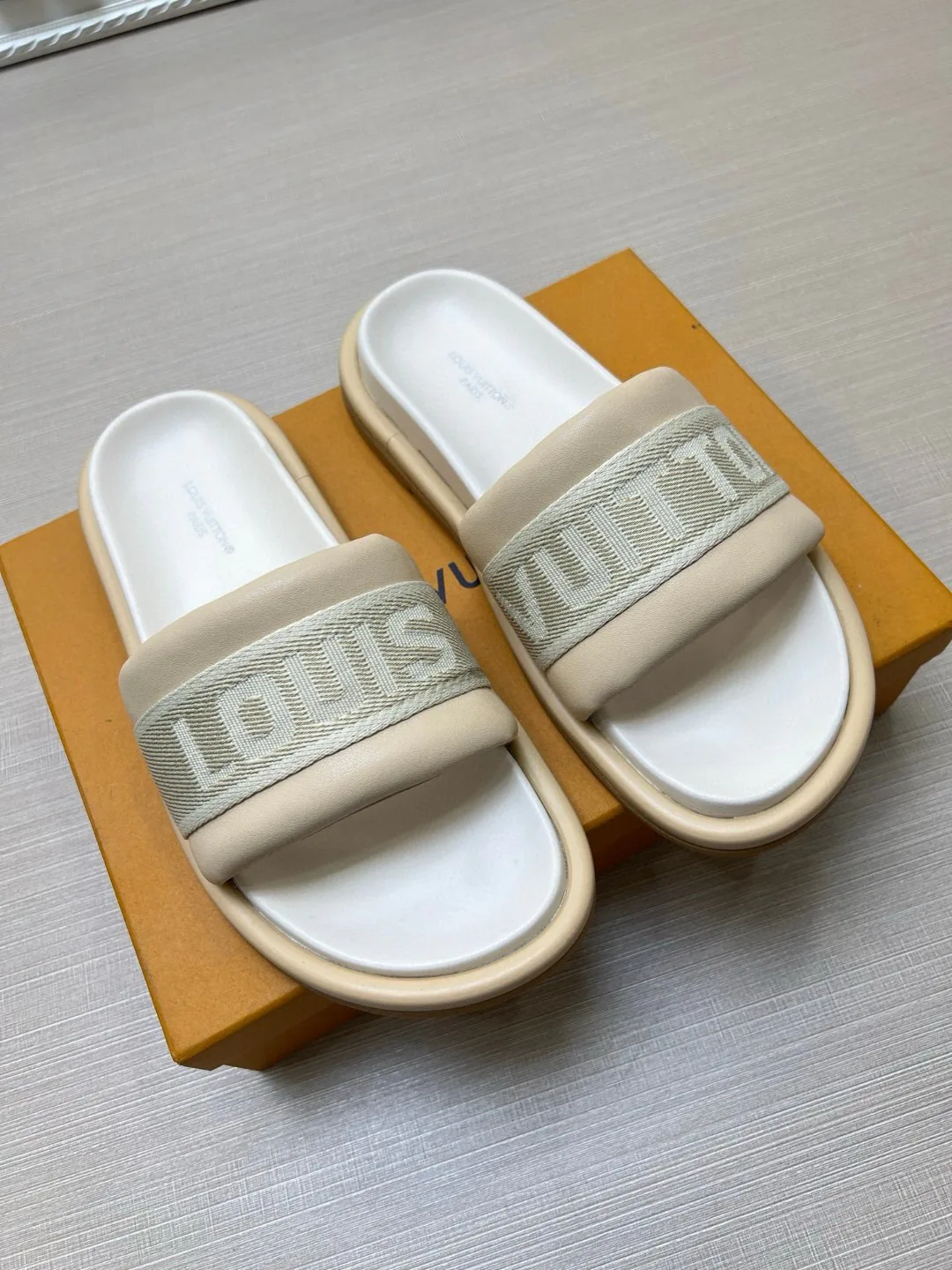 Шлепанцы Женские Louis Vuitton 9801524