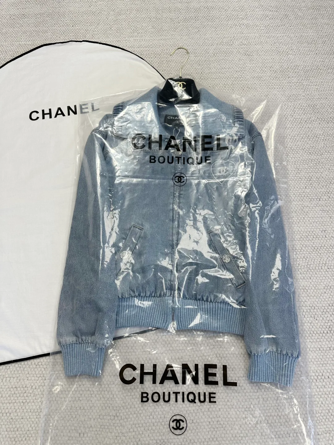 Куртки И Пуховики Женские Chanel 1283477