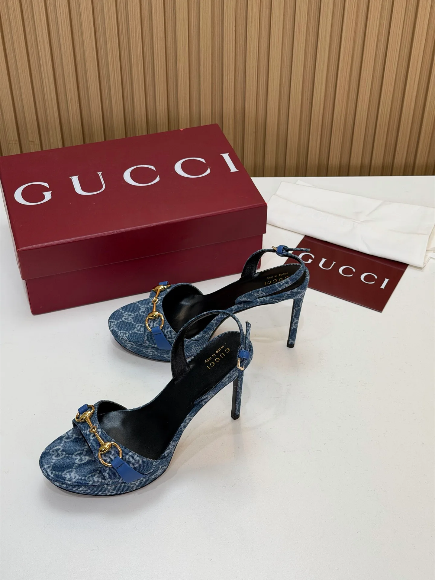 Босоножки Женские Gucci 18396266