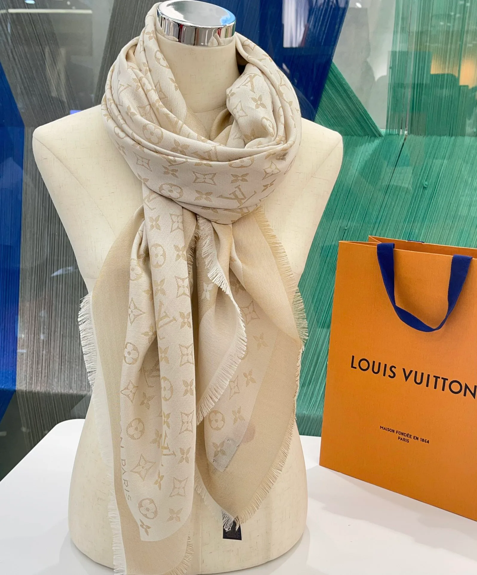 Шарфы Louis Vuitton 17826474