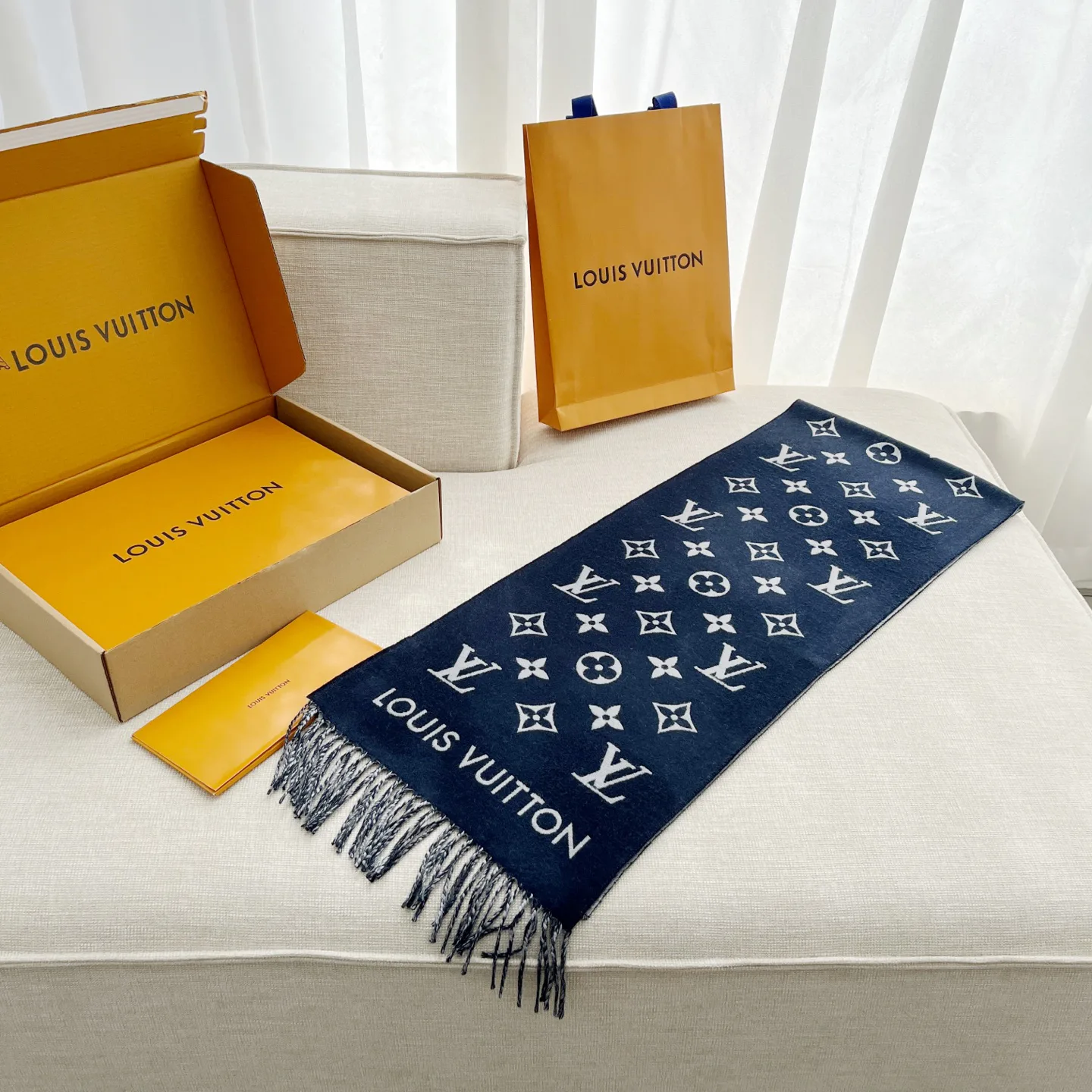 Шарфы Louis Vuitton 18462785